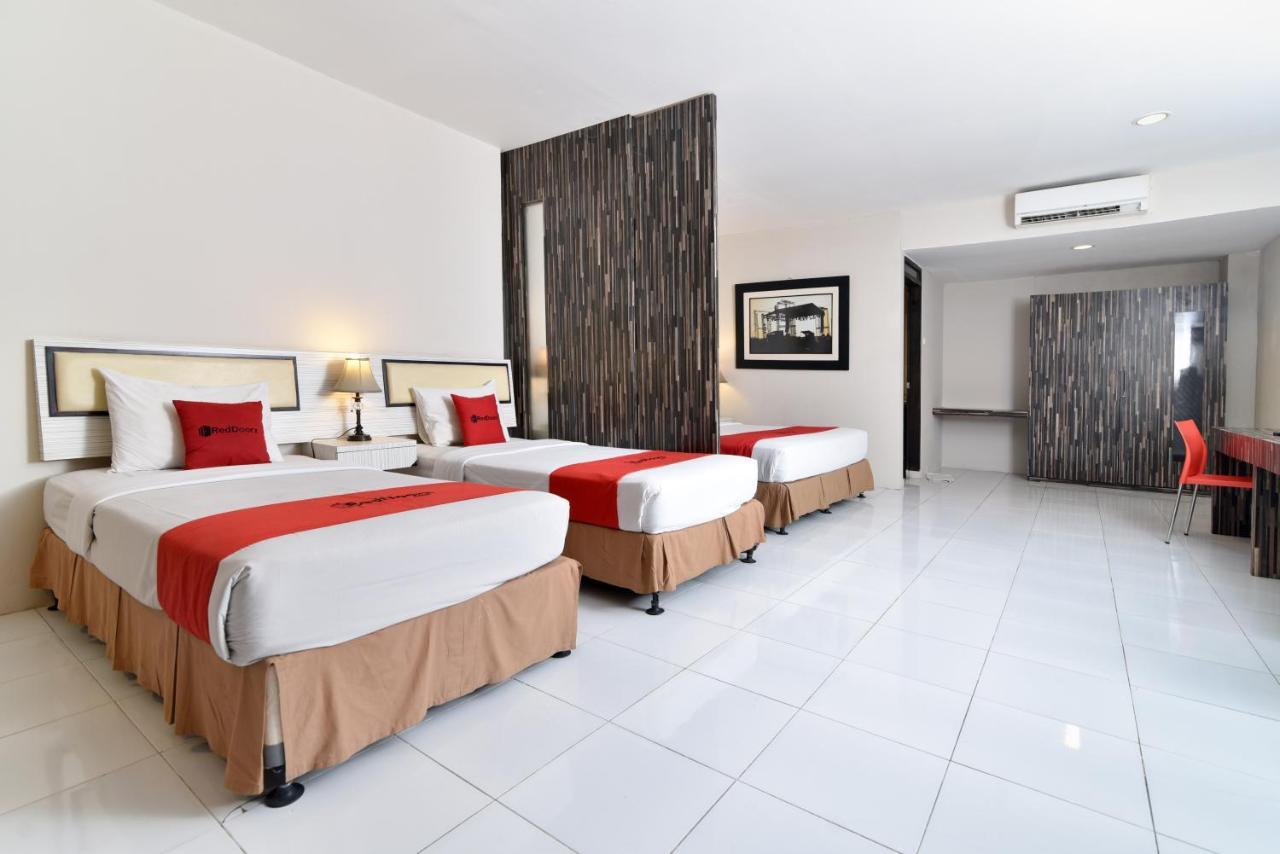 Hotel Reddoorz @ Raya 3*