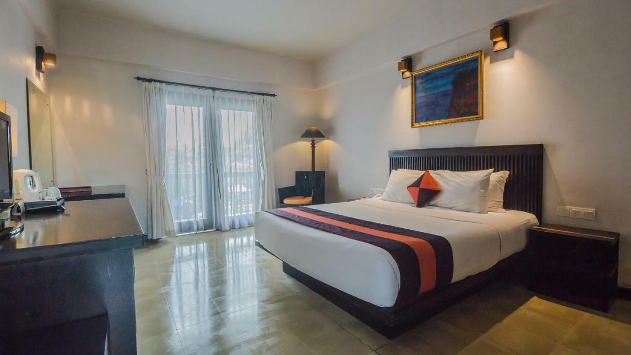 The Lokha & Legian (Bali)
