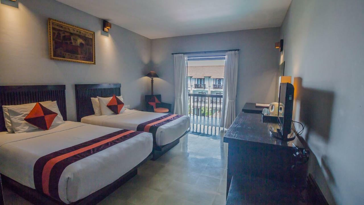 The Lokha & Legian (Bali)