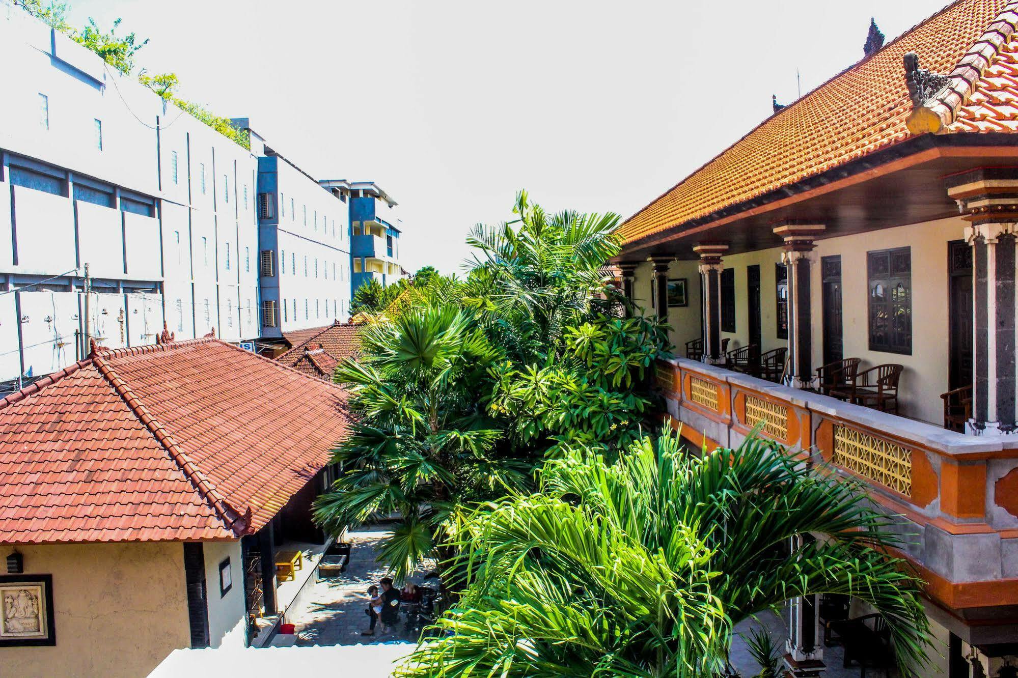 Lolo Legian (Bali)