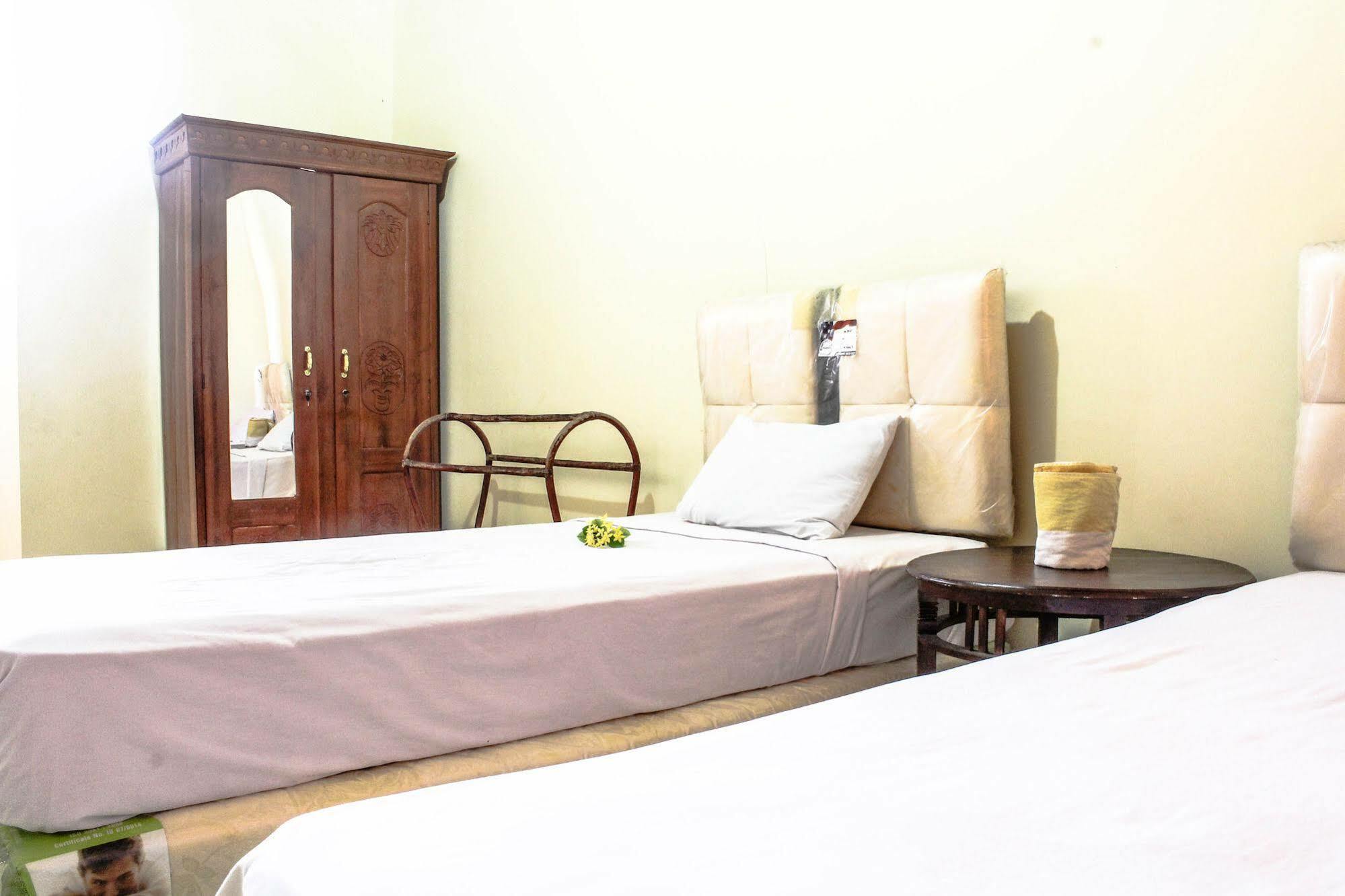 Lolo Hotel 2*
