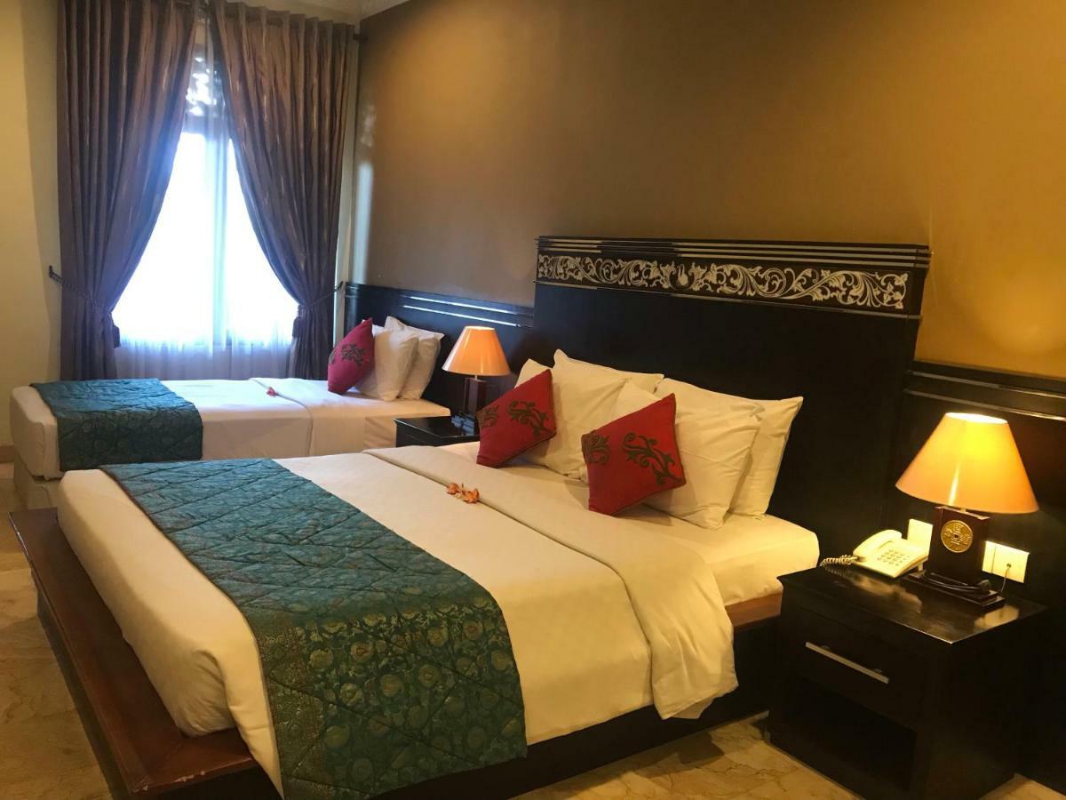 Puri Dewa Bharata & 3* Legian (Bali)