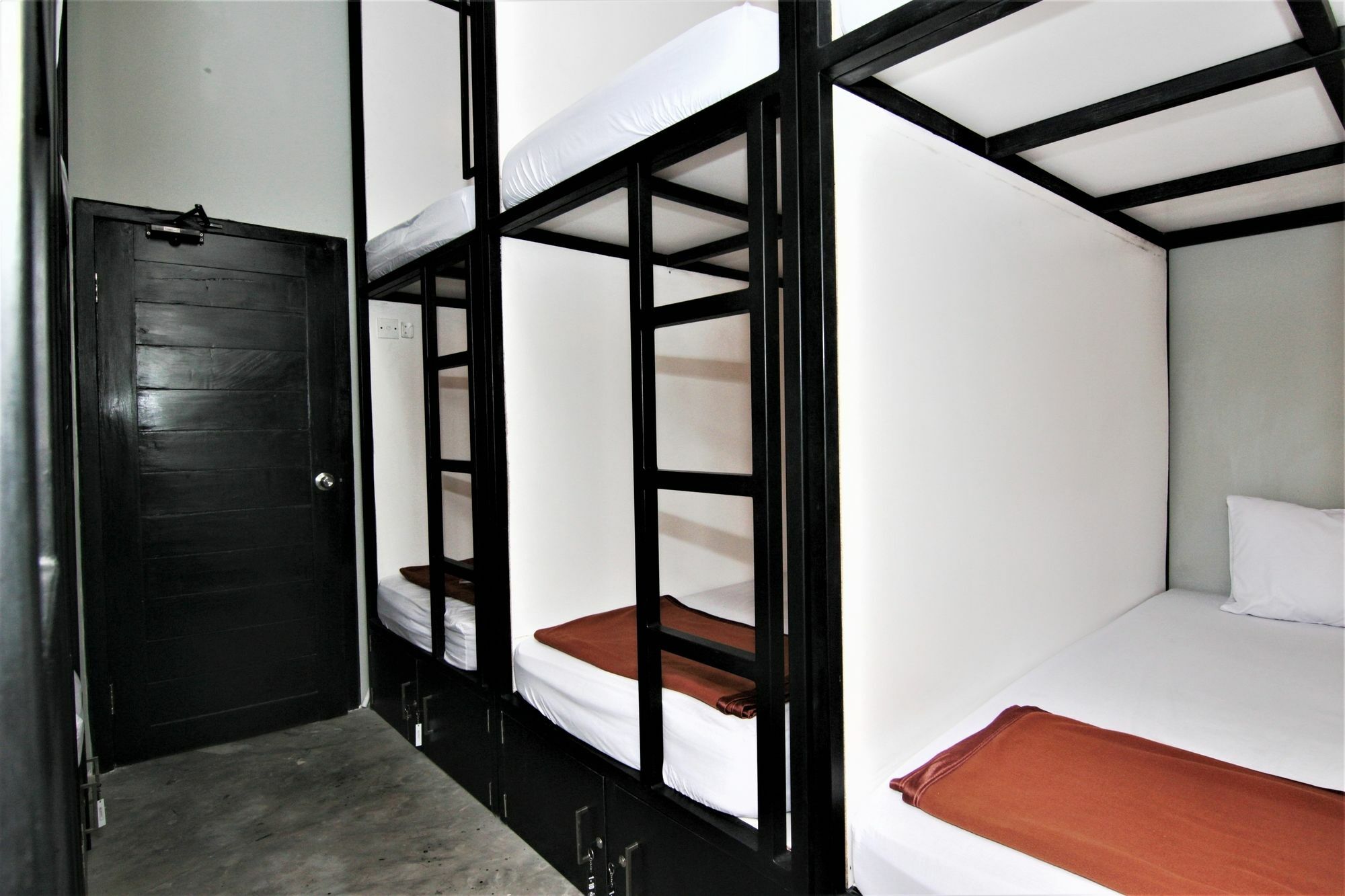 Zen Jalan Patimura Hostel *
