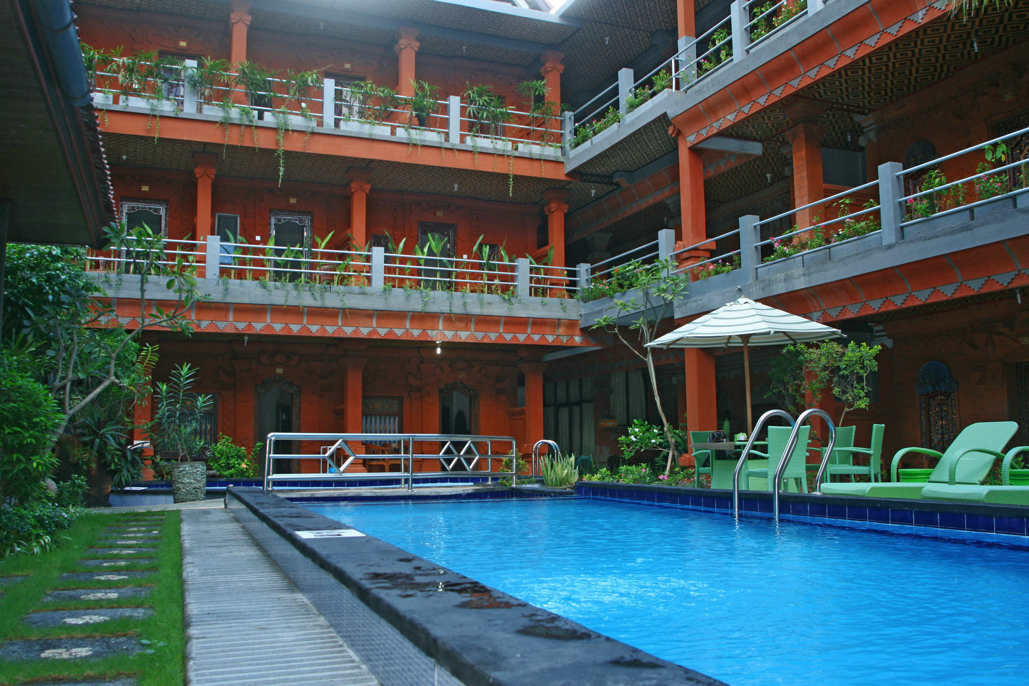 Lumbung Sari 3* Legian (Bali)