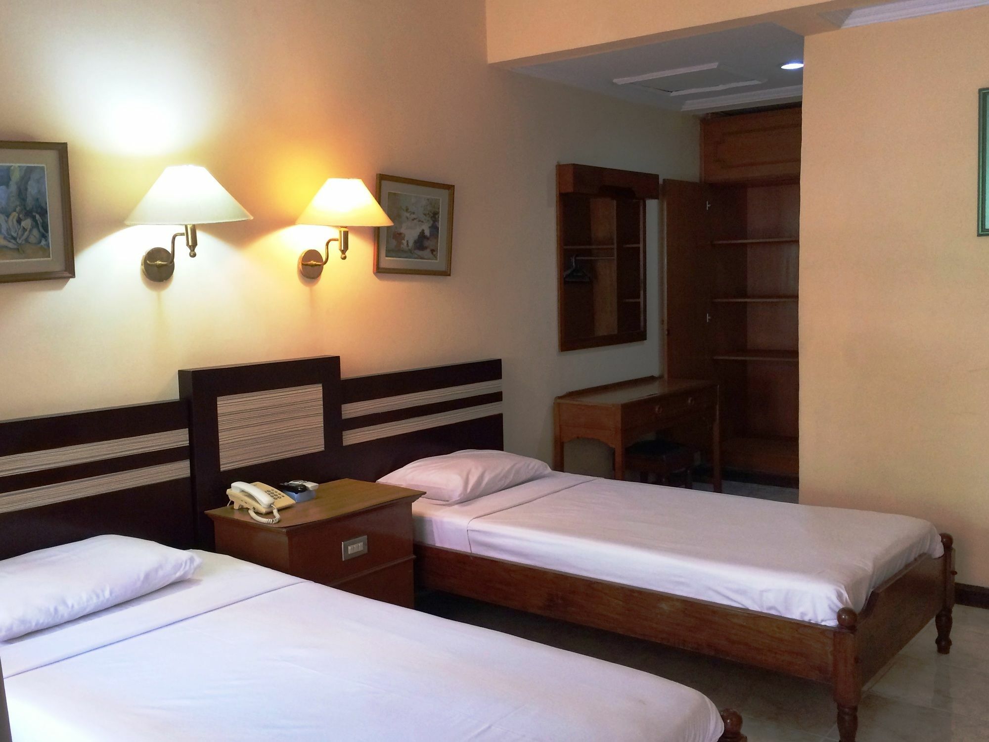 Sri Ratu Hotel 2*