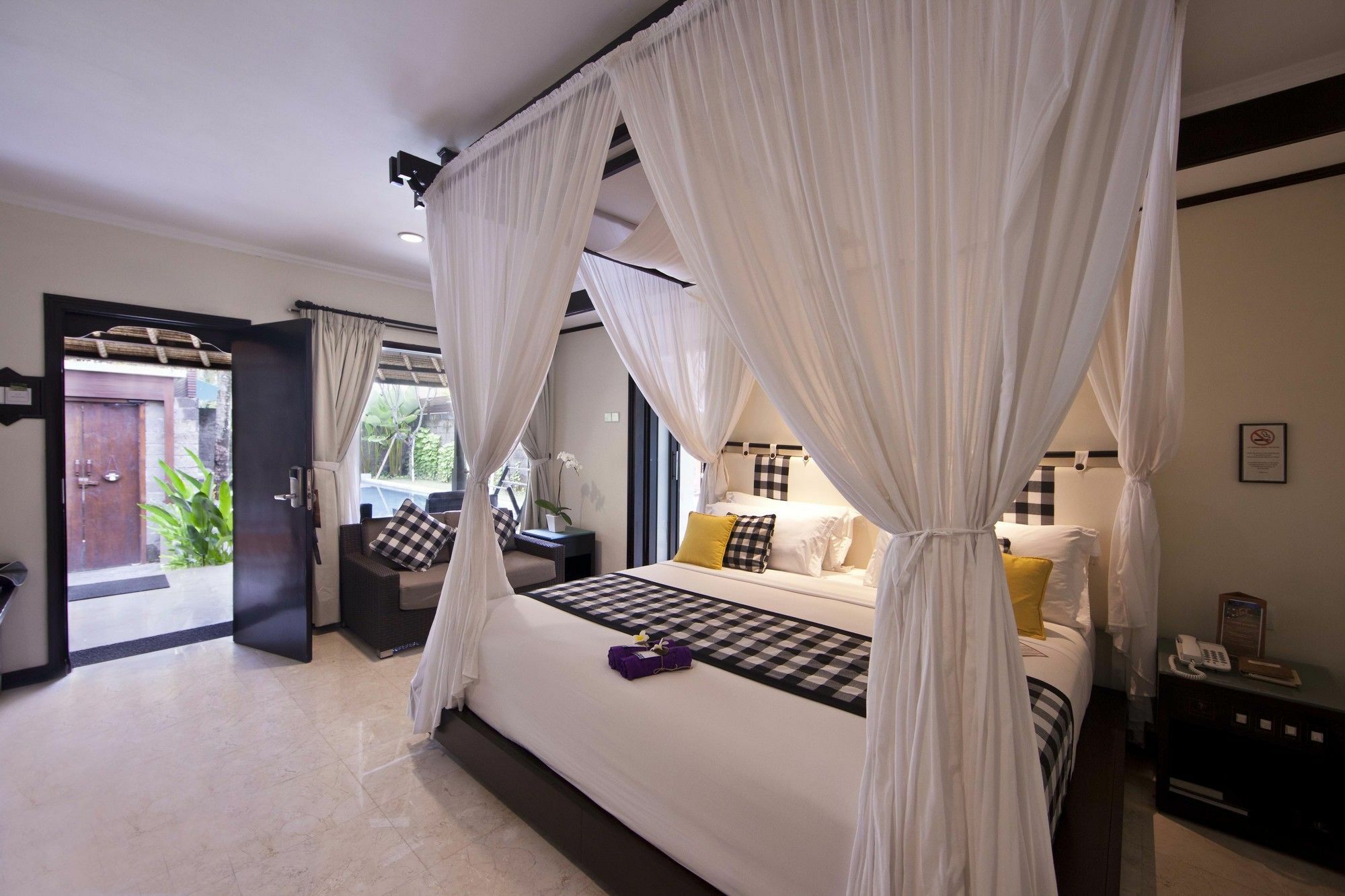 Legian Beach Villas Hotel 3*