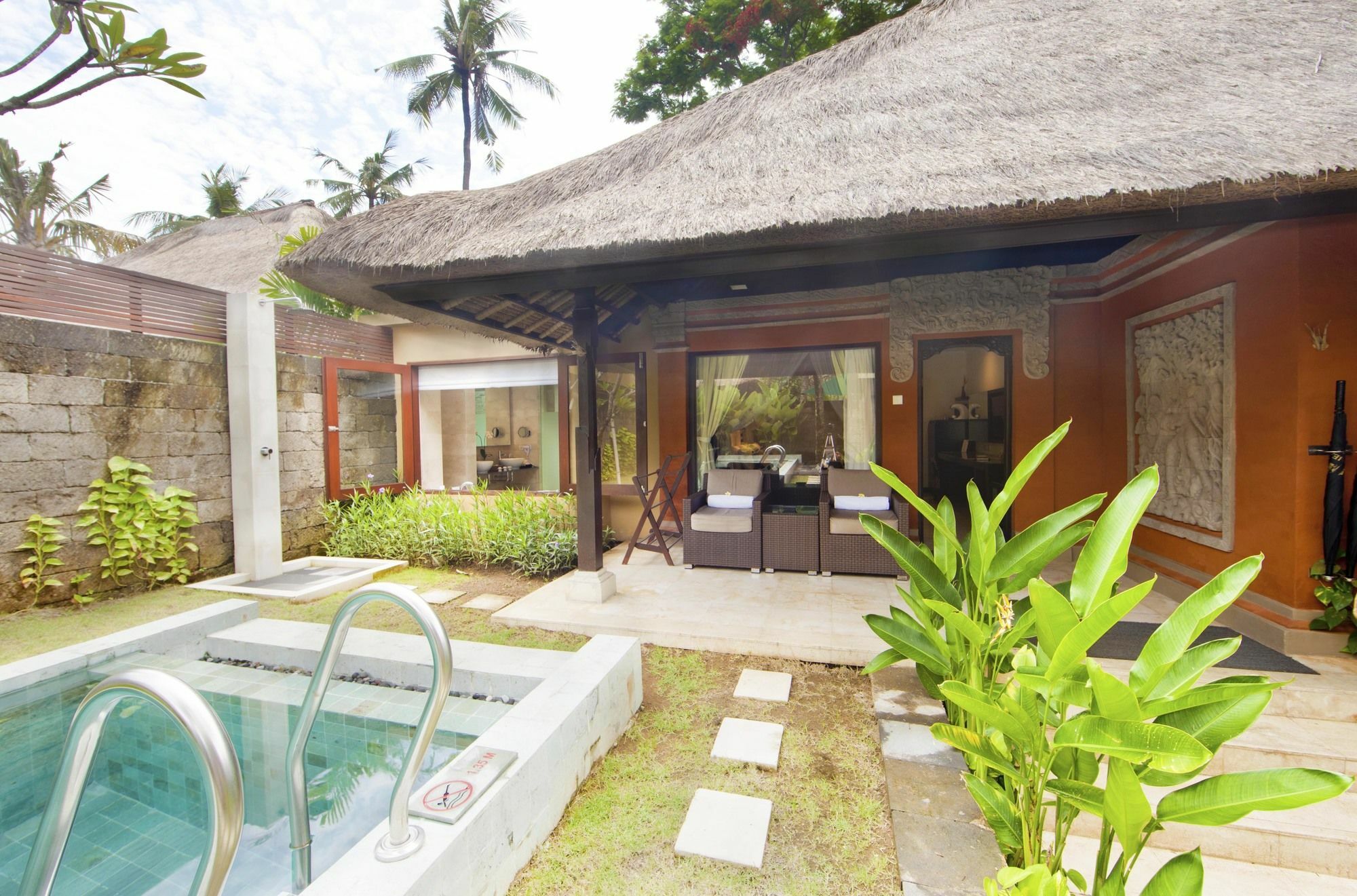 Legian Beach Villas Hotel 3*