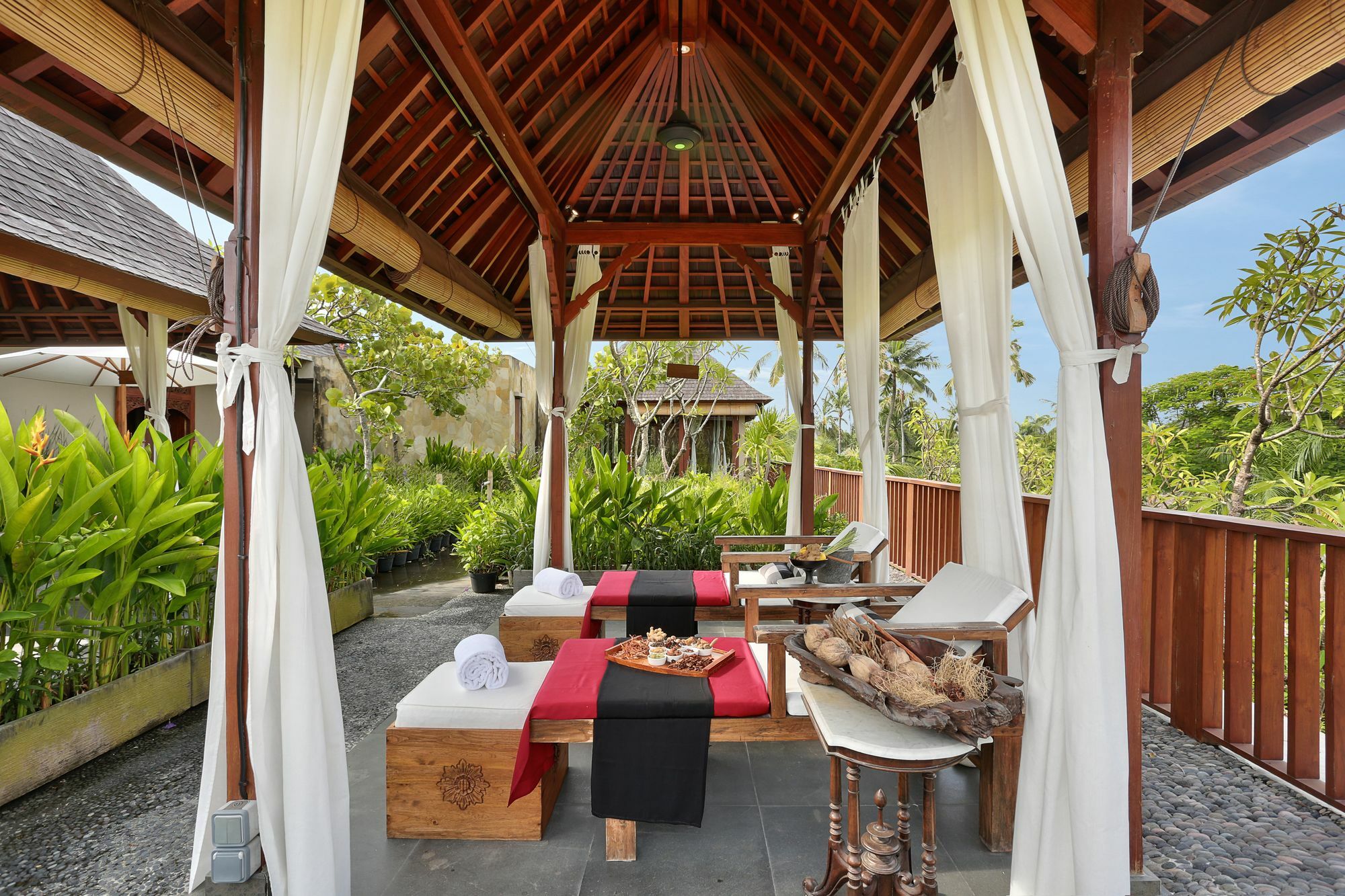 Hotel Legian Beach Villas 3*