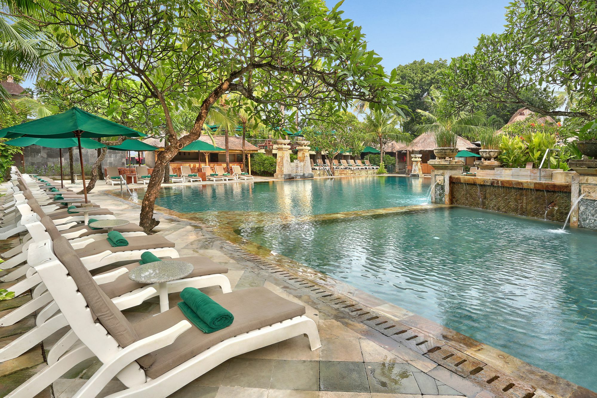 Legian Beach Villas Hotel