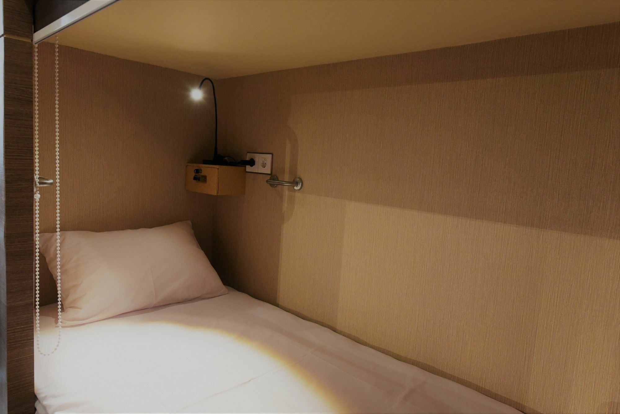 Capsule Capsule hotel