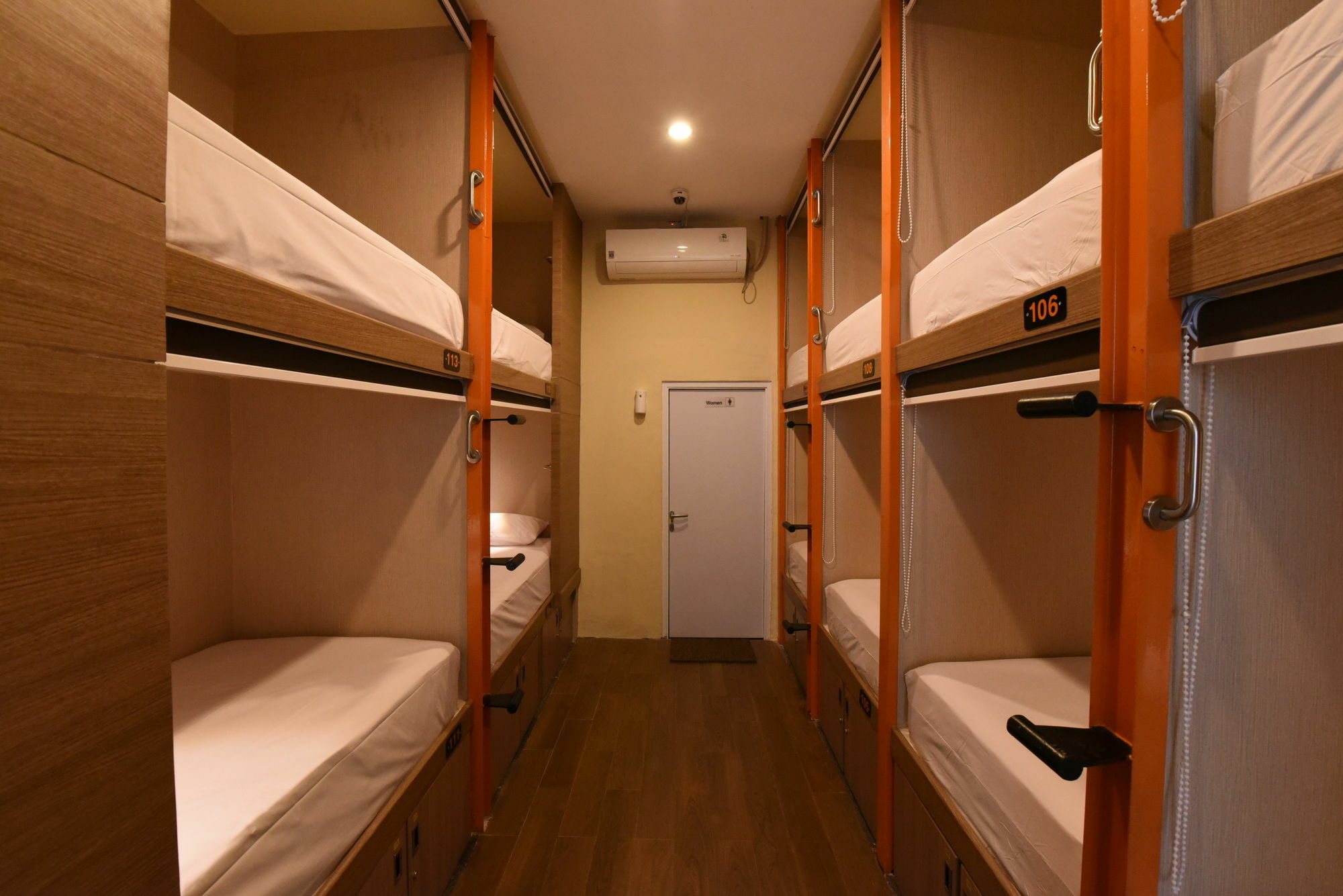 Capsule hotel Capsule 2*
