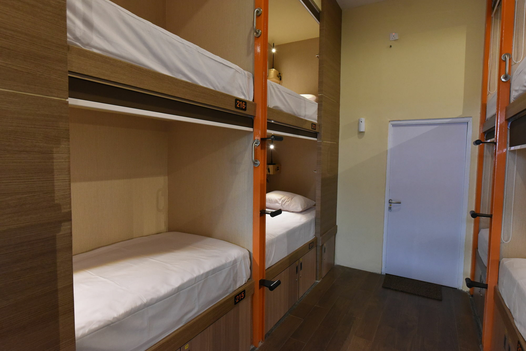 Capsule Capsule hotel 2*