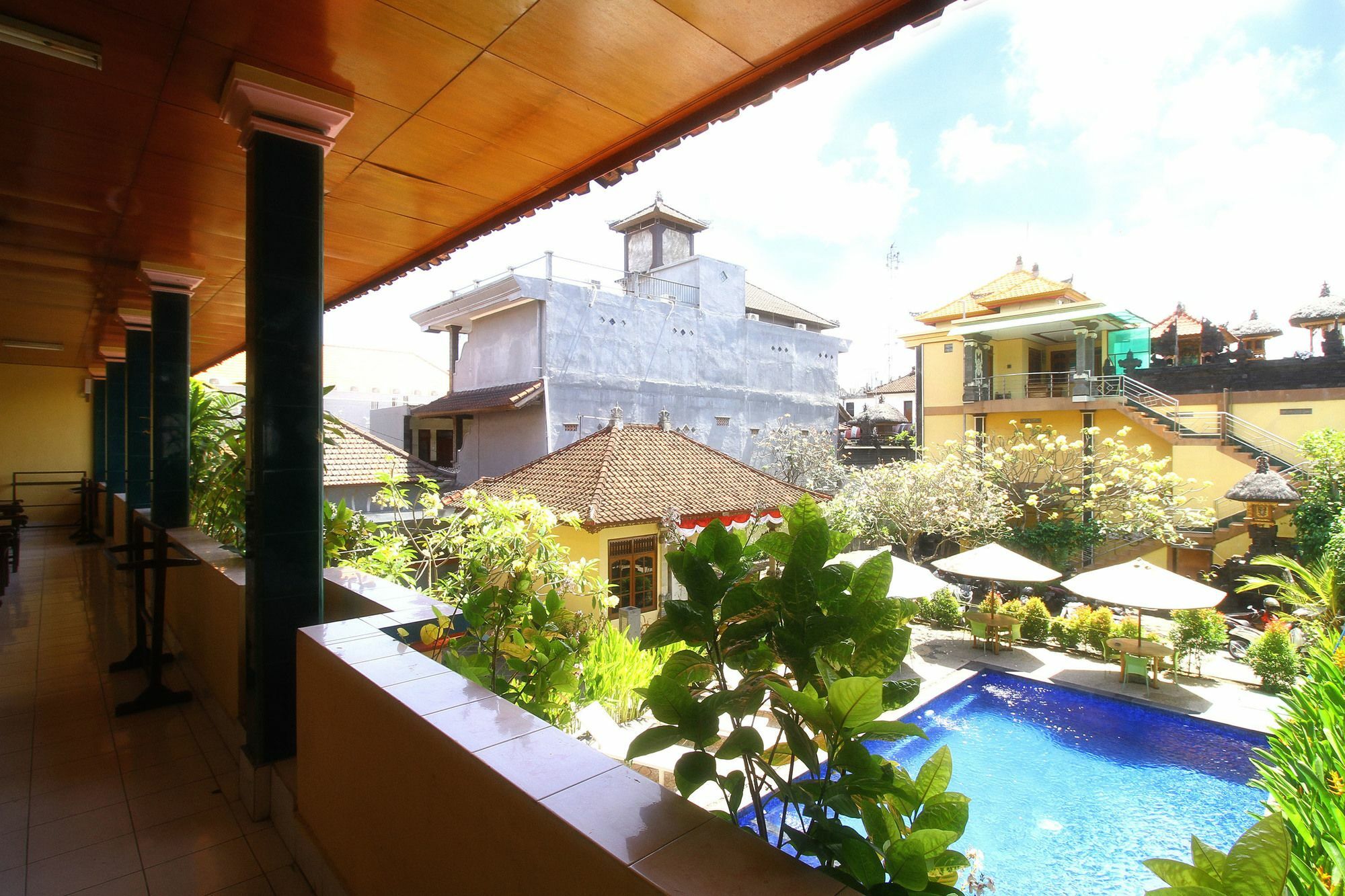 Dua Dara Kuta Hotel