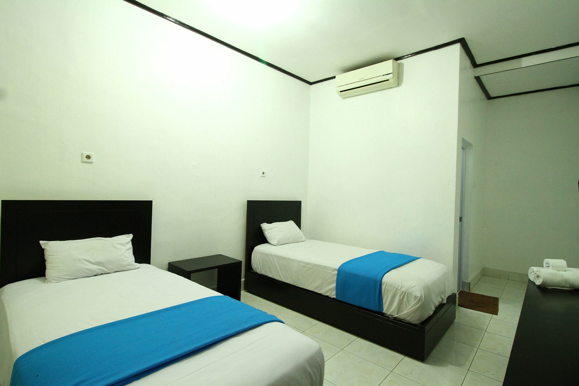 Dua Dara Kuta Legian (Bali)