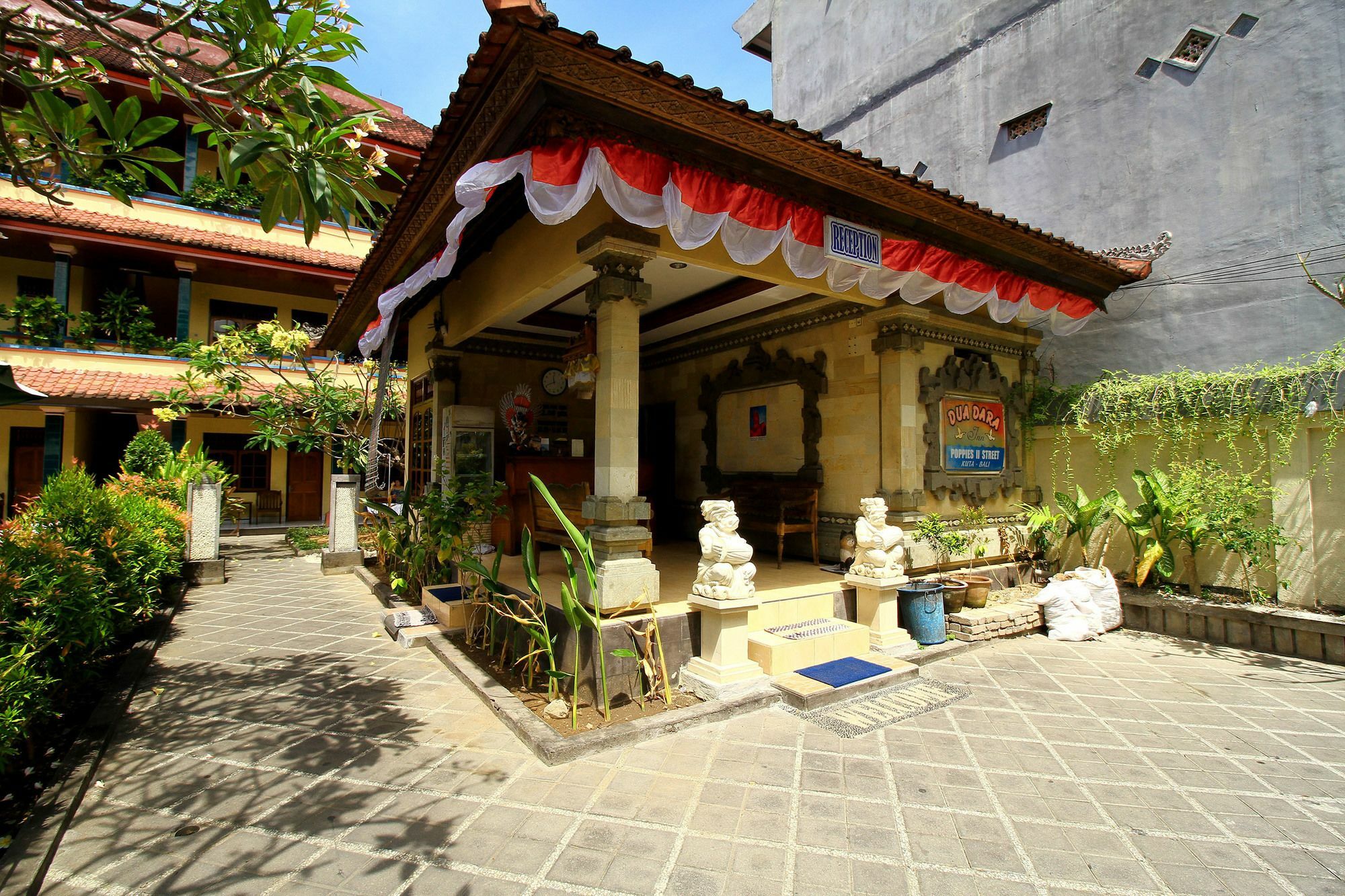 Dua Dara Kuta Legian (Bali)