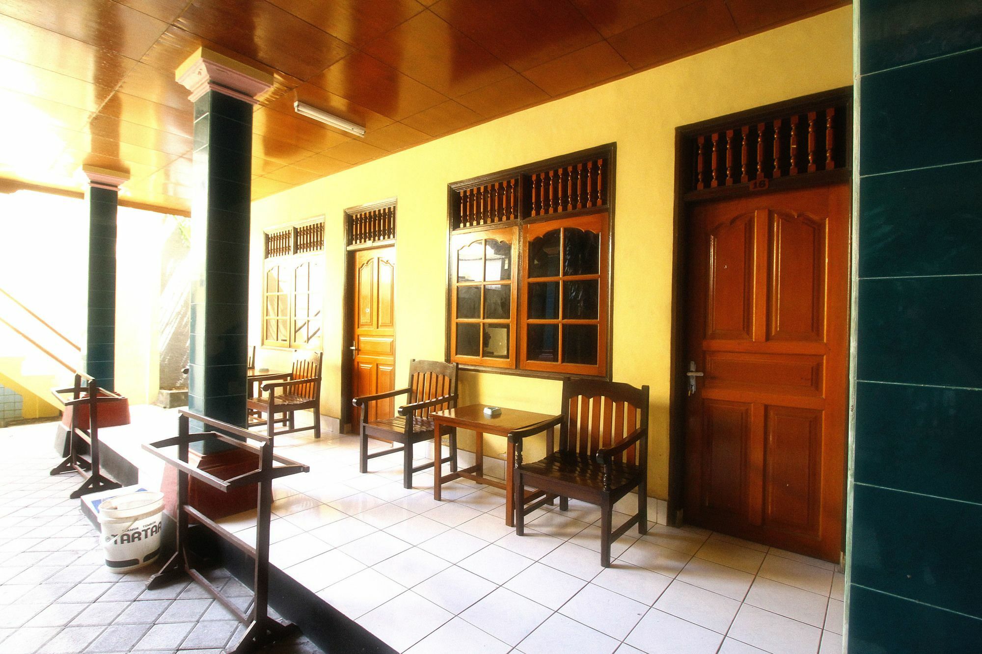 Dua Dara Kuta Hotel