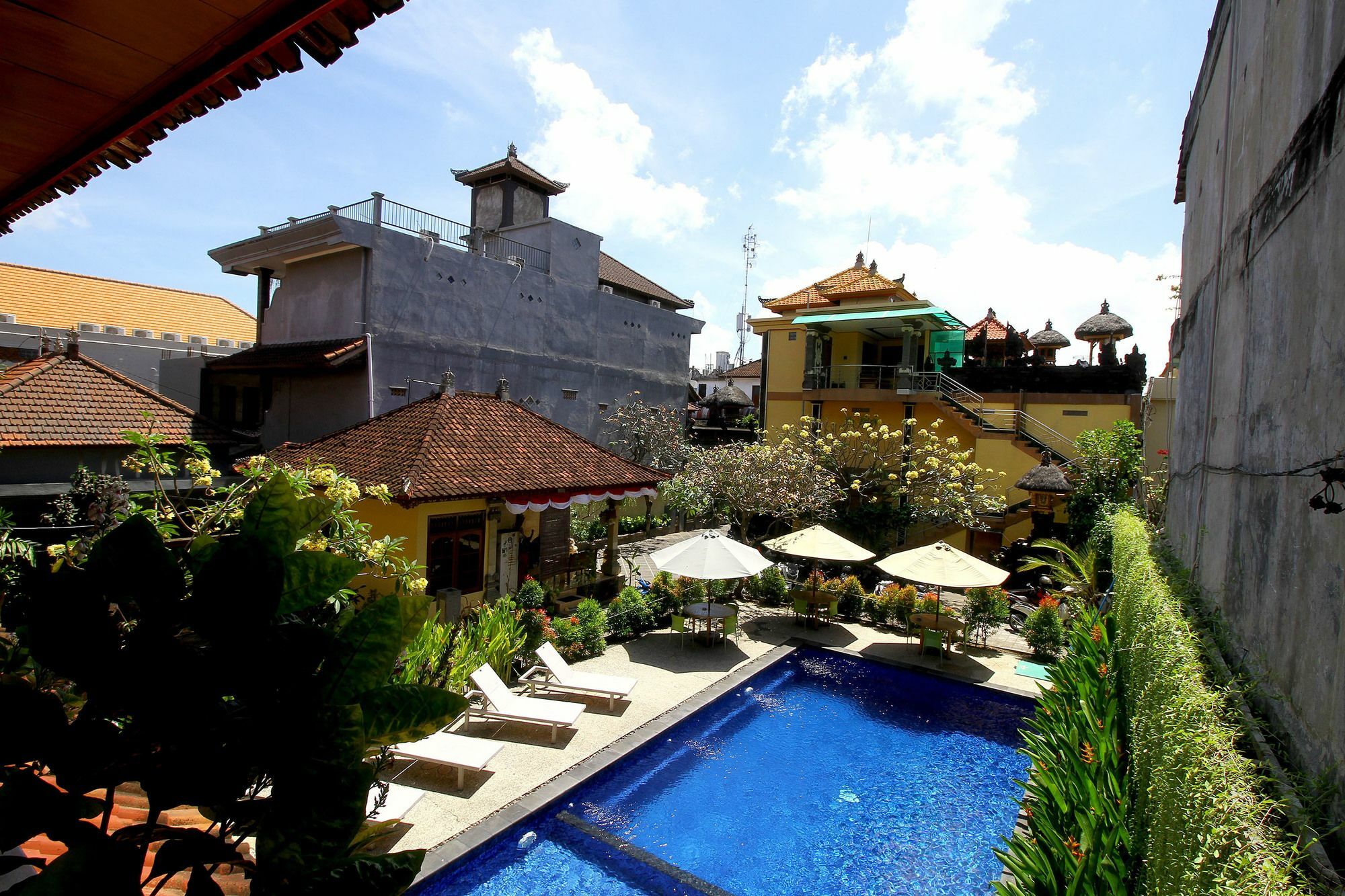 Dua Dara Kuta