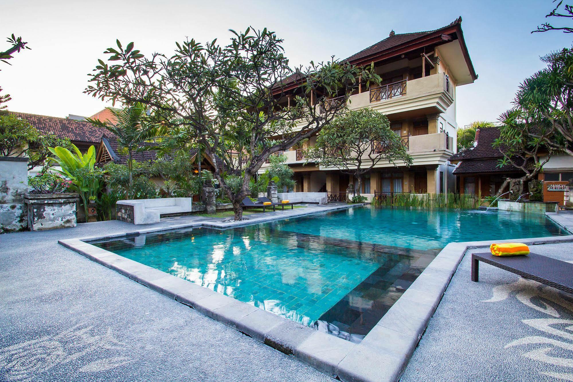 Fourteen Roses Hotel 3*