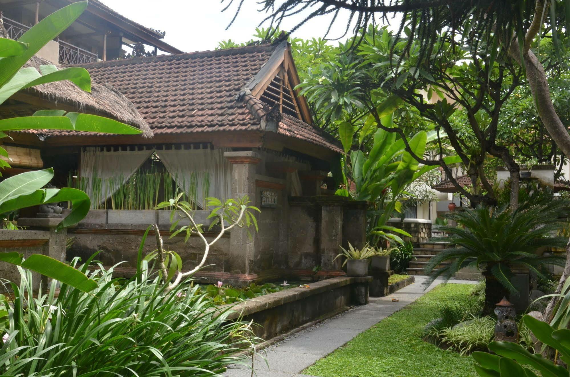 Fourteen Roses Hotel Legian (Bali)