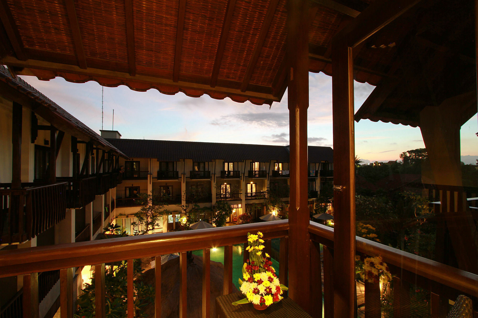 The Lokha & Hotel 3*