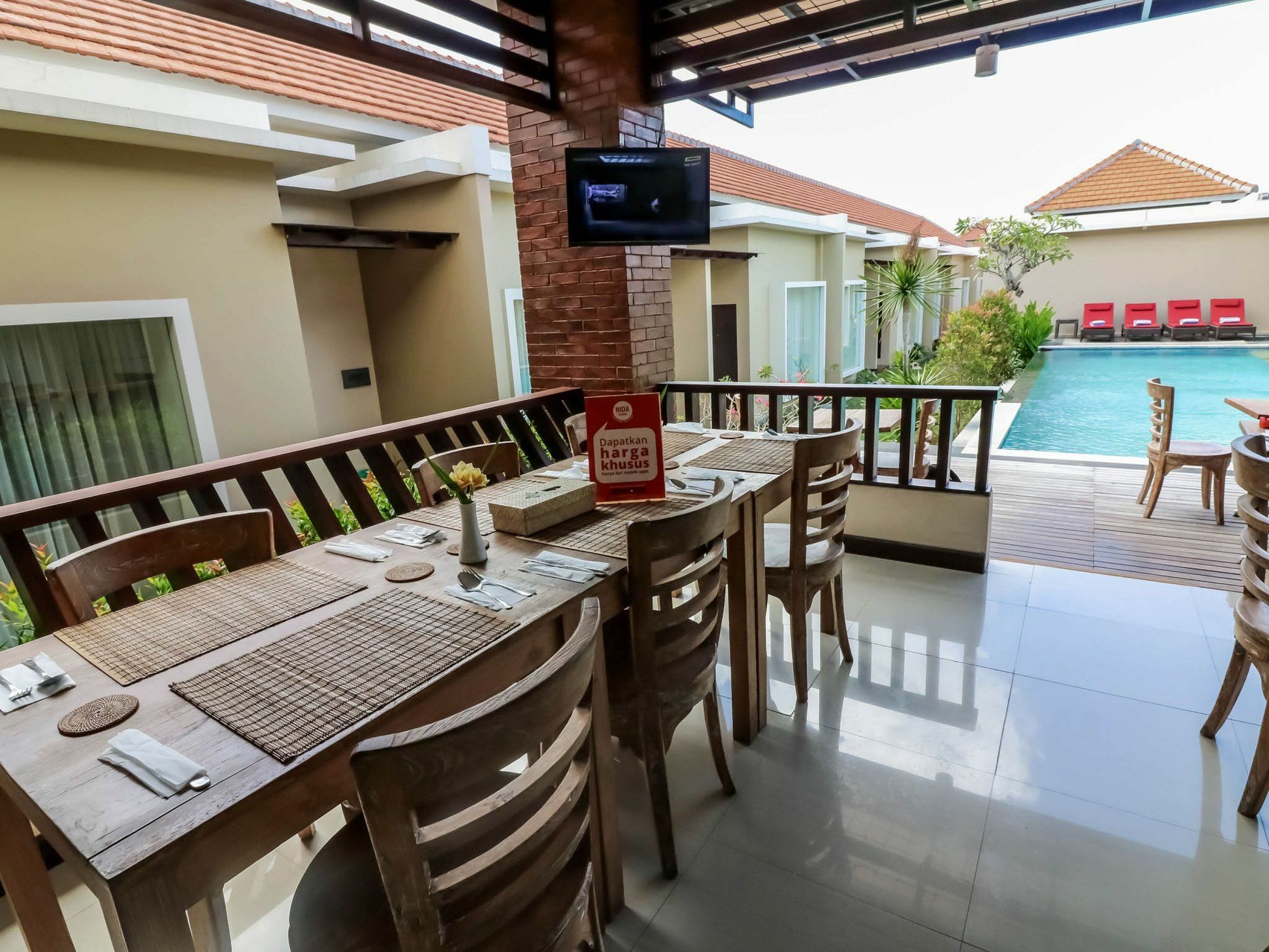 Nida Kuta Seminyak Hotel