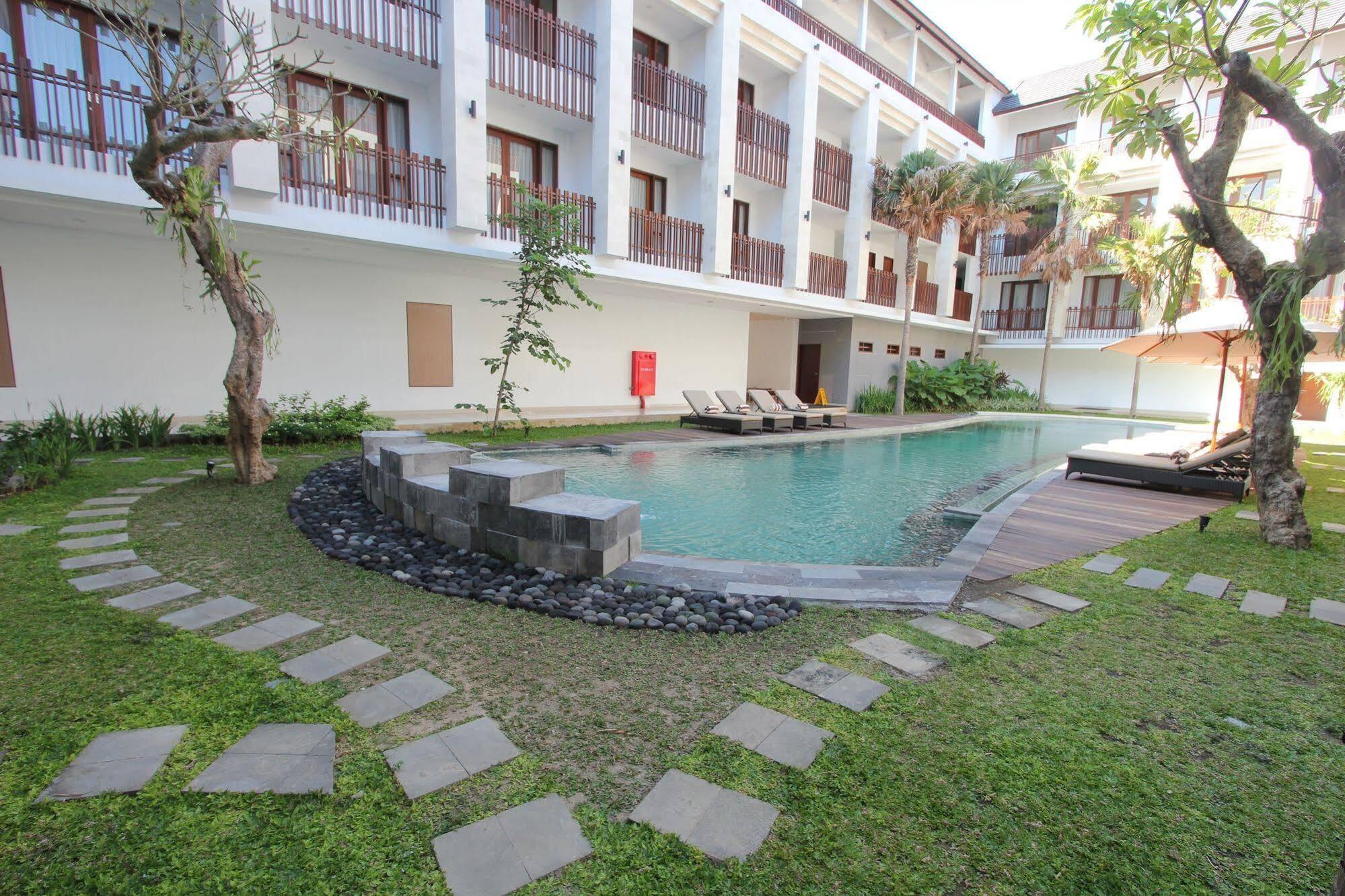 Grand La Walon Hotel 3*