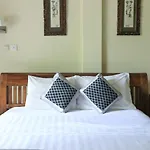 Surfaris Inn On Poppies 2