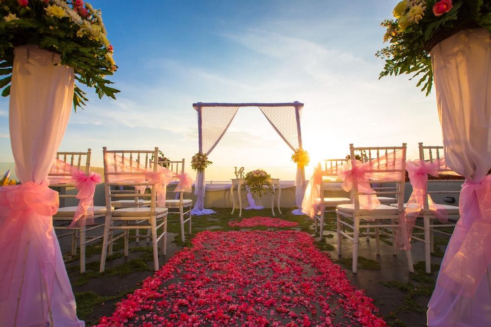 Harper Kuta By Aston Hotel 4*