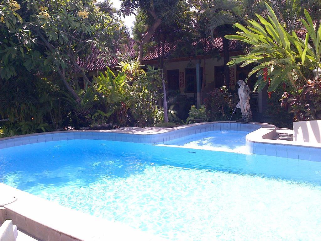 Adus Legian (Bali)