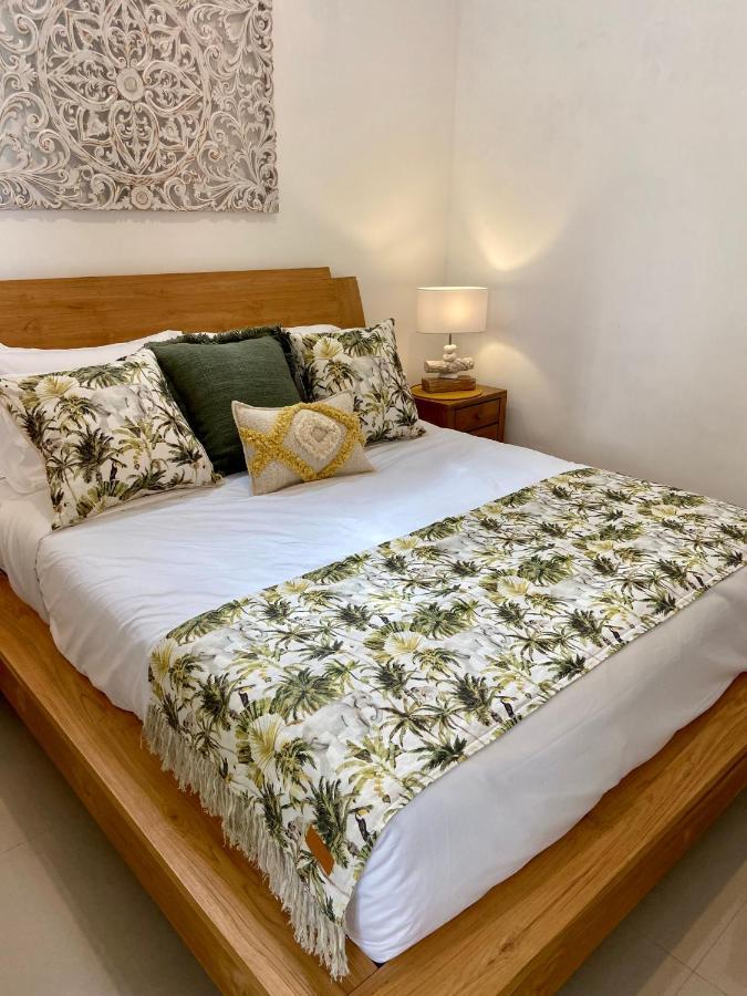 Ayu Legian (Bali)