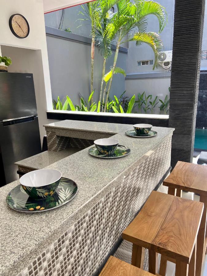 Ayu Legian (Bali)