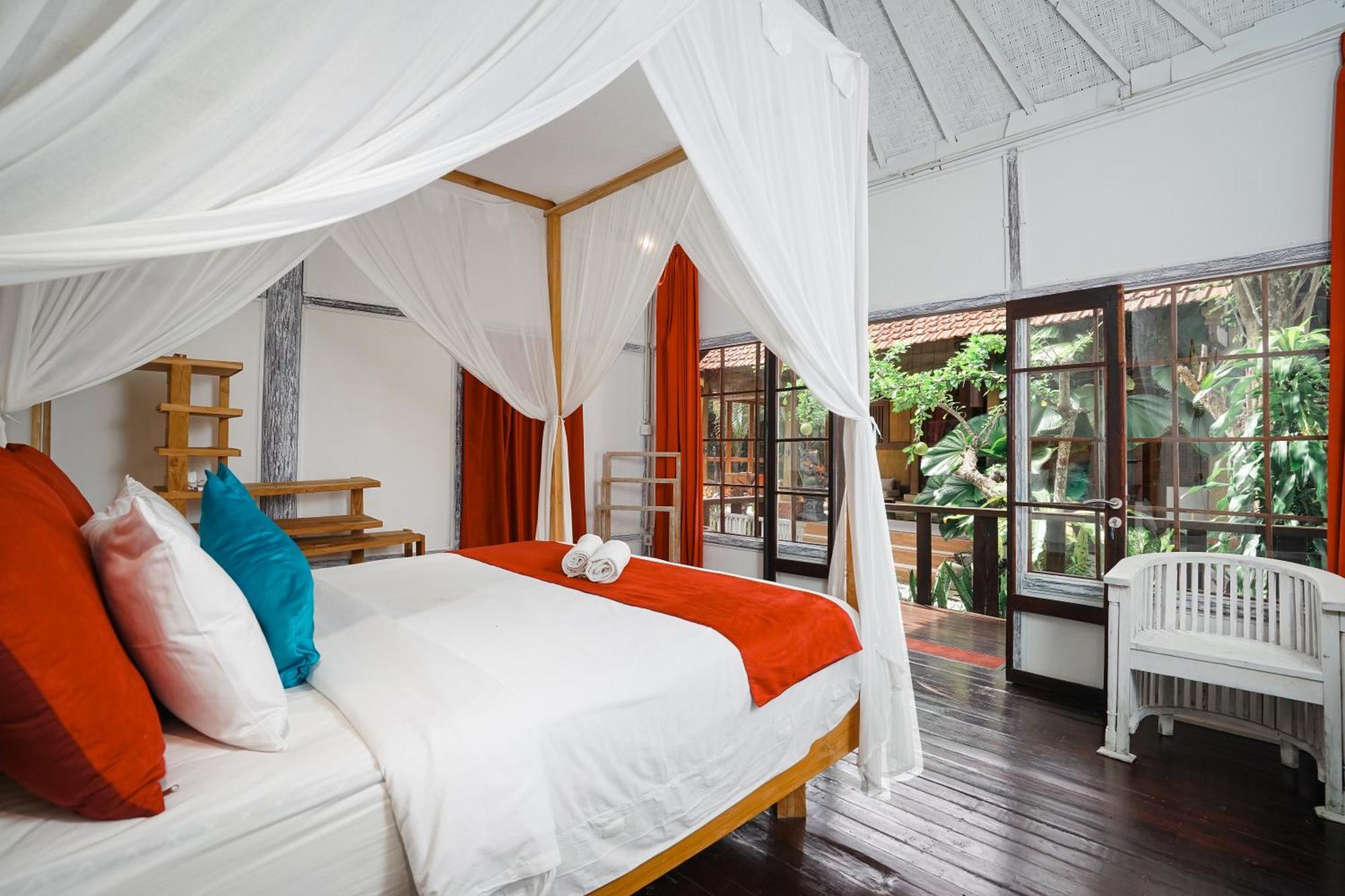 Villa Pagoda, Sumptuous 4br With Tropical Vibes In Seminyak Legian (Bali)