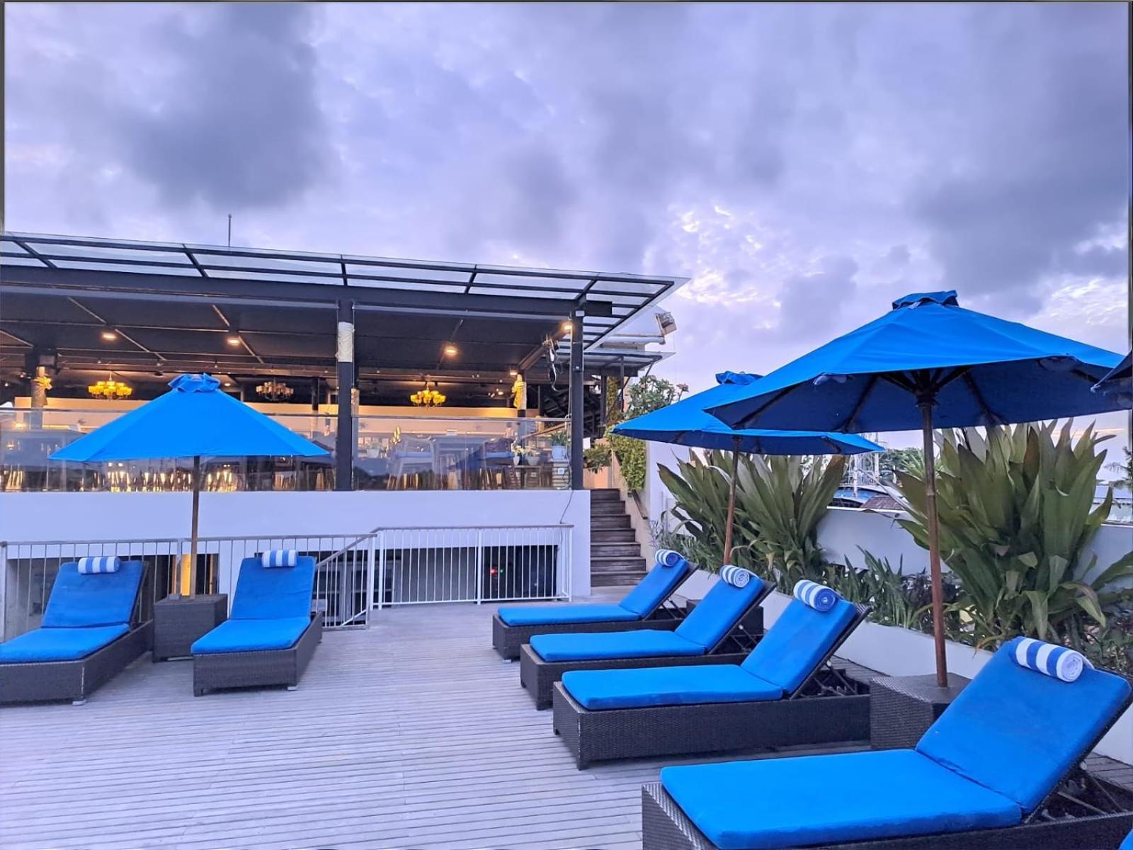 J4 Hotel 4*
