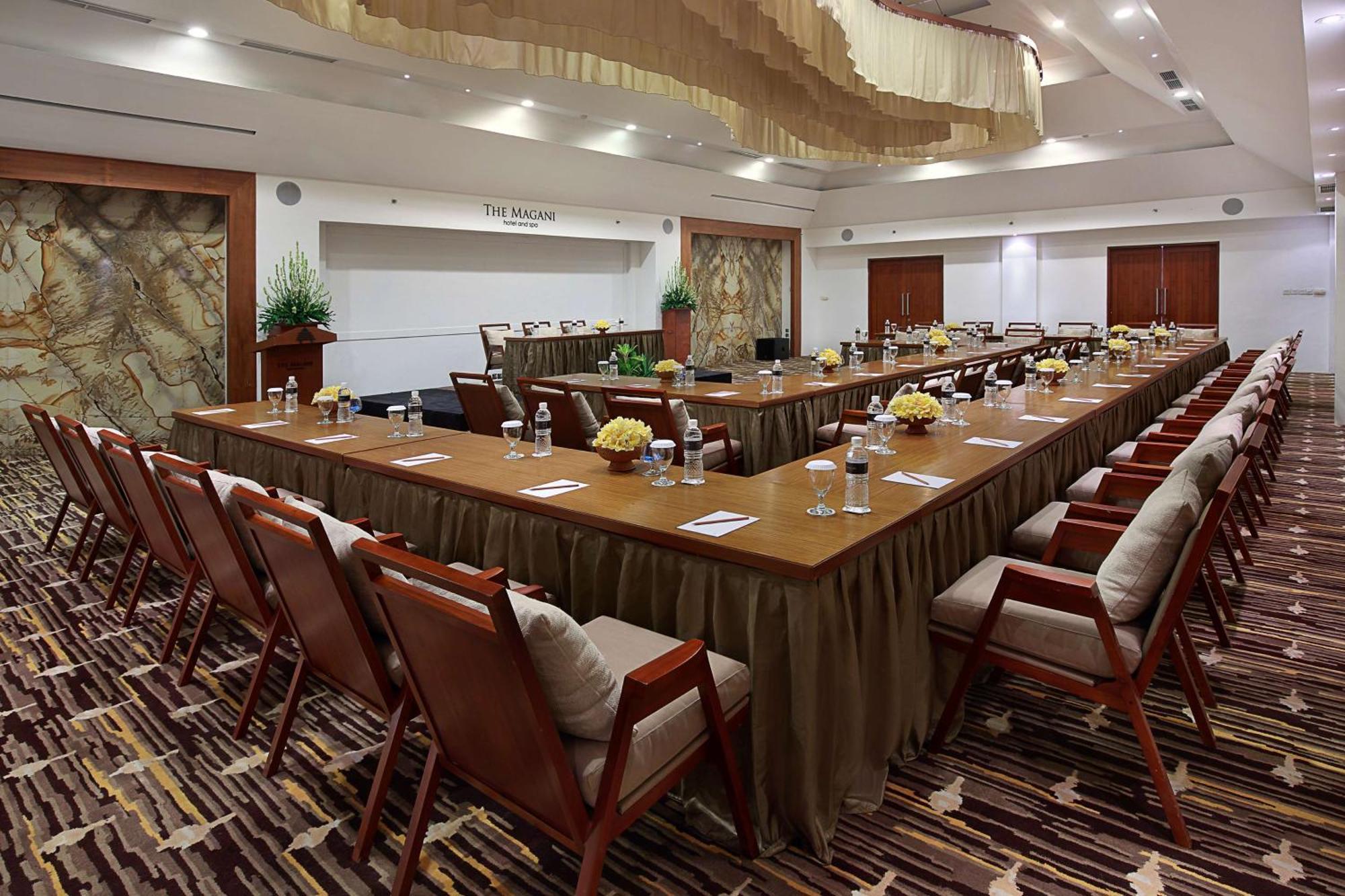 The Magani And Hotel Legian (Bali)
