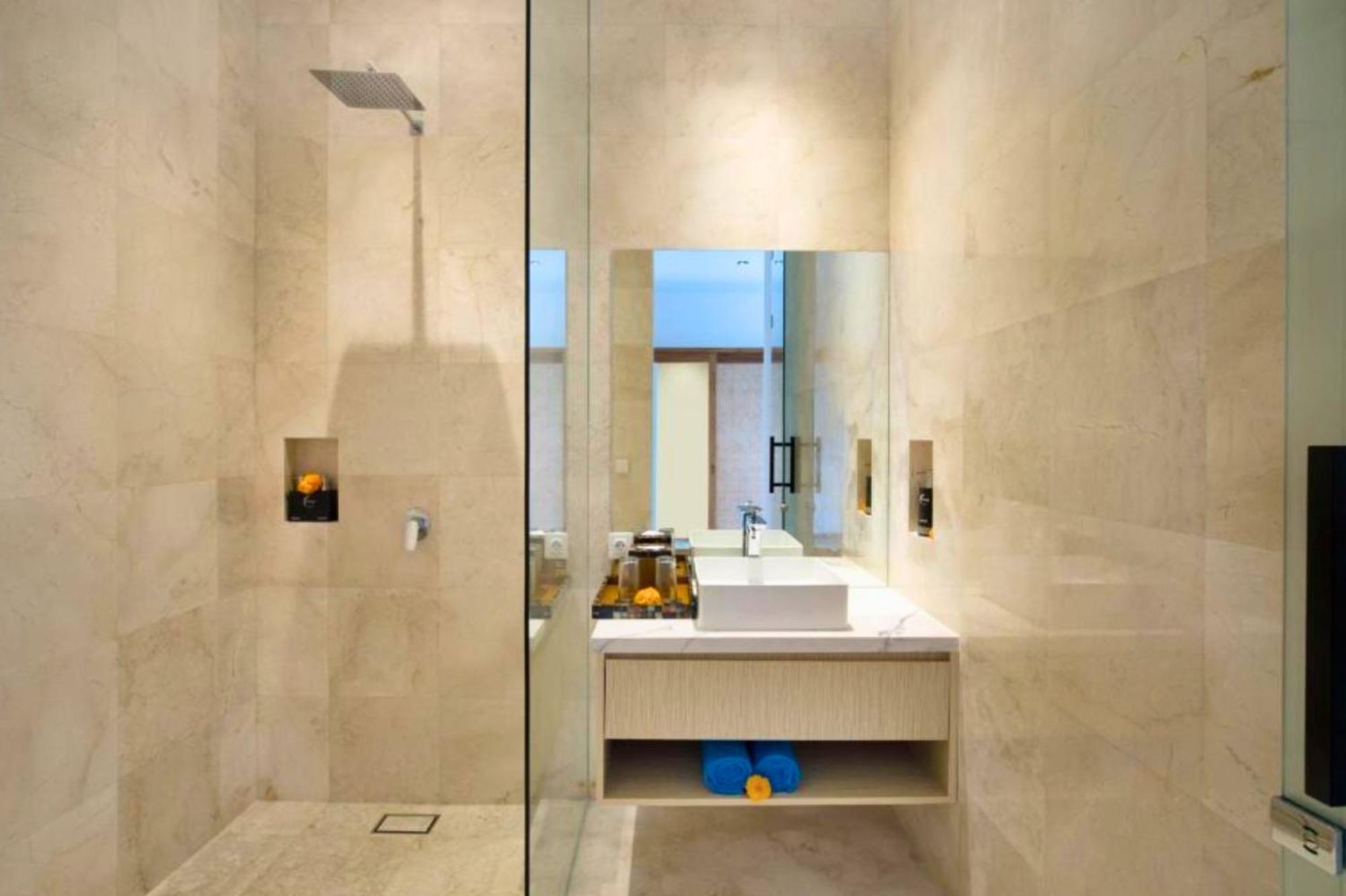 Villa Modern 3 Bedroom Private Pool Zn103 Legian (Bali)