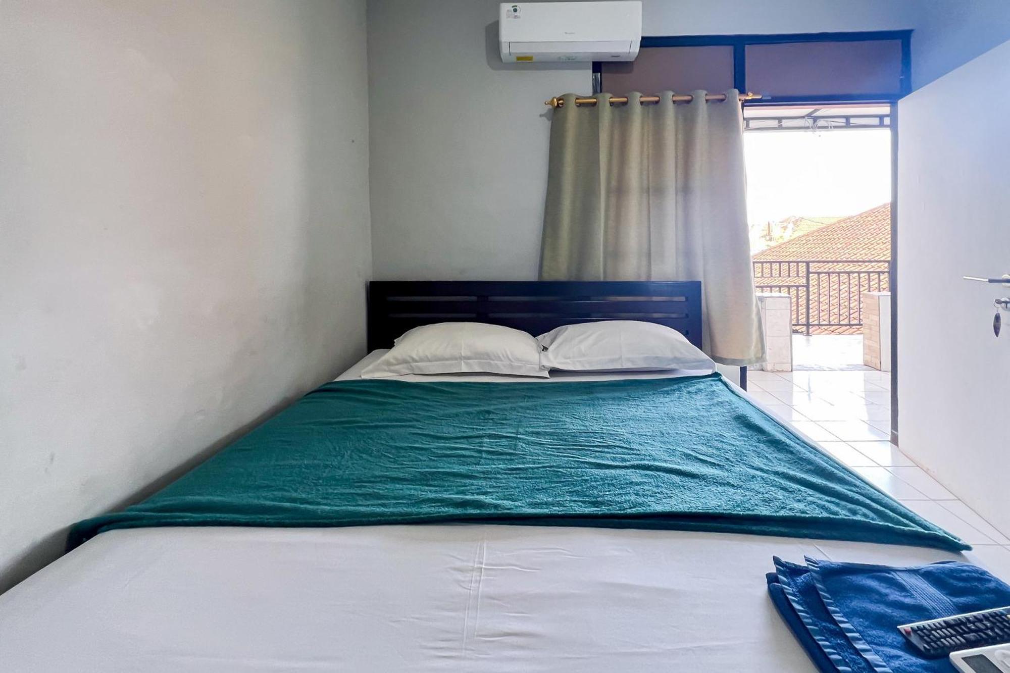 Hotel Sn Near Trans Mall 2*