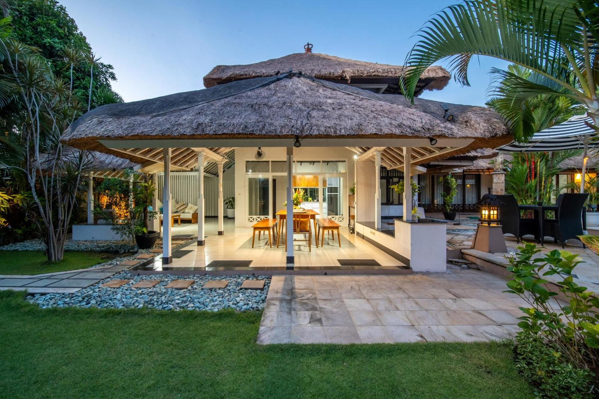 Nyumpene In Villa *