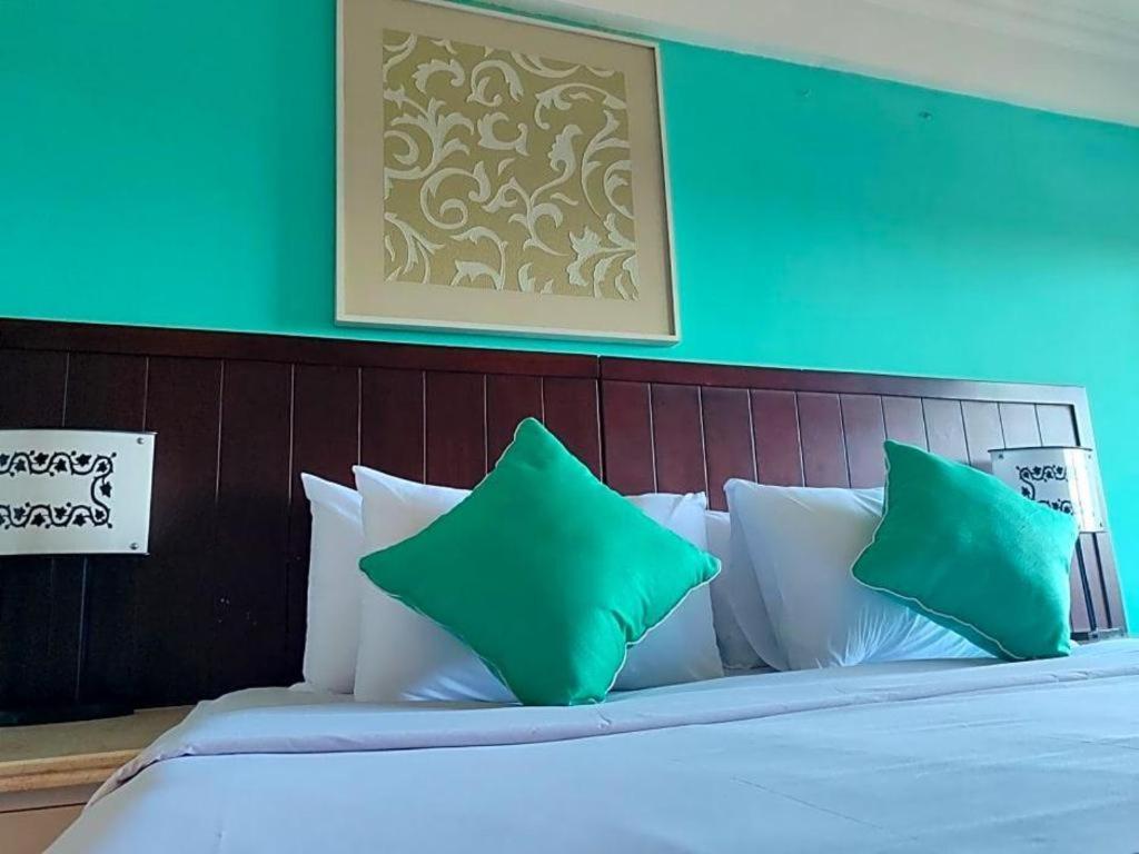 Hotel Maharani Beach 3*