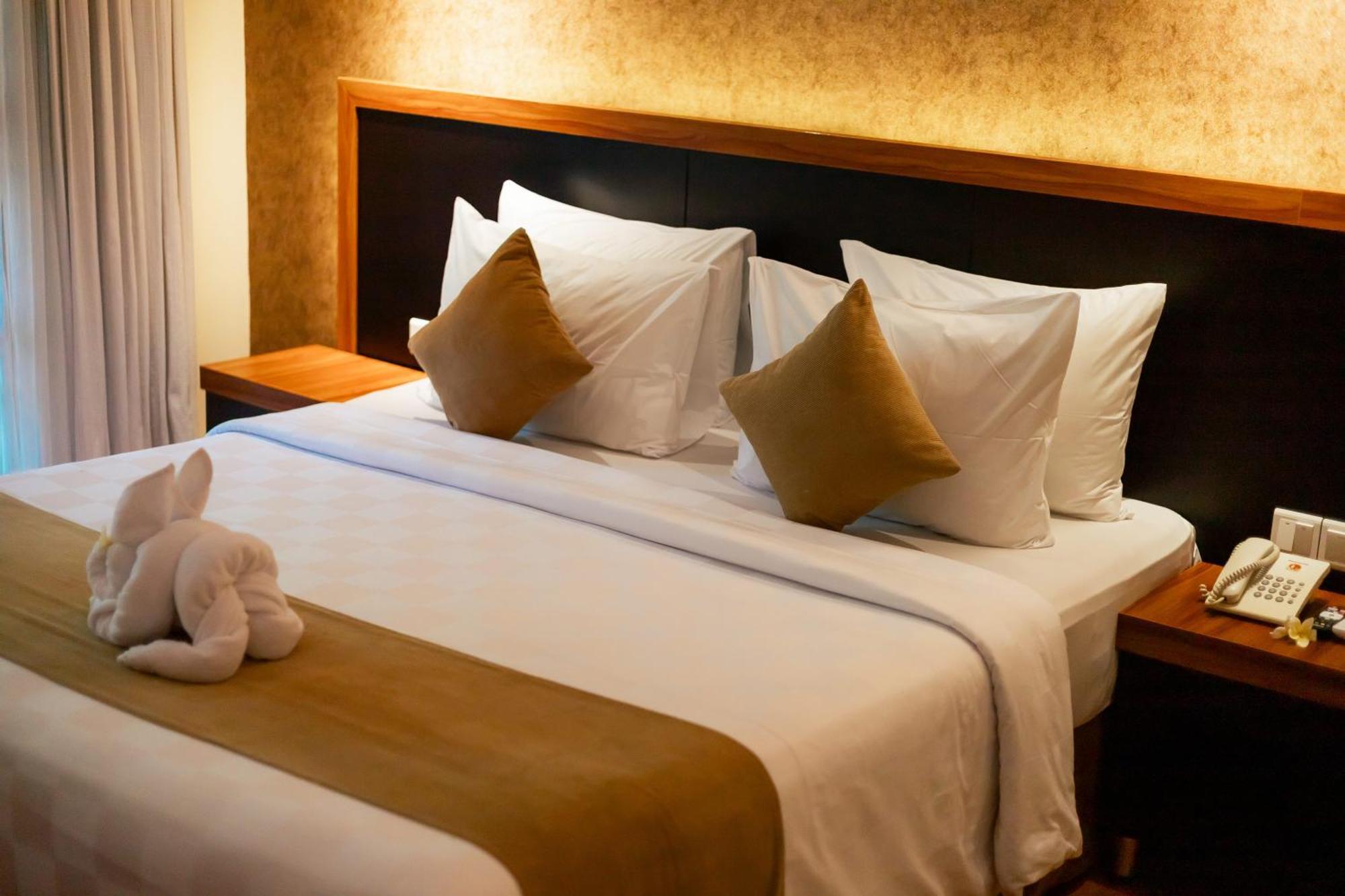 Fourteen Roses Hotel