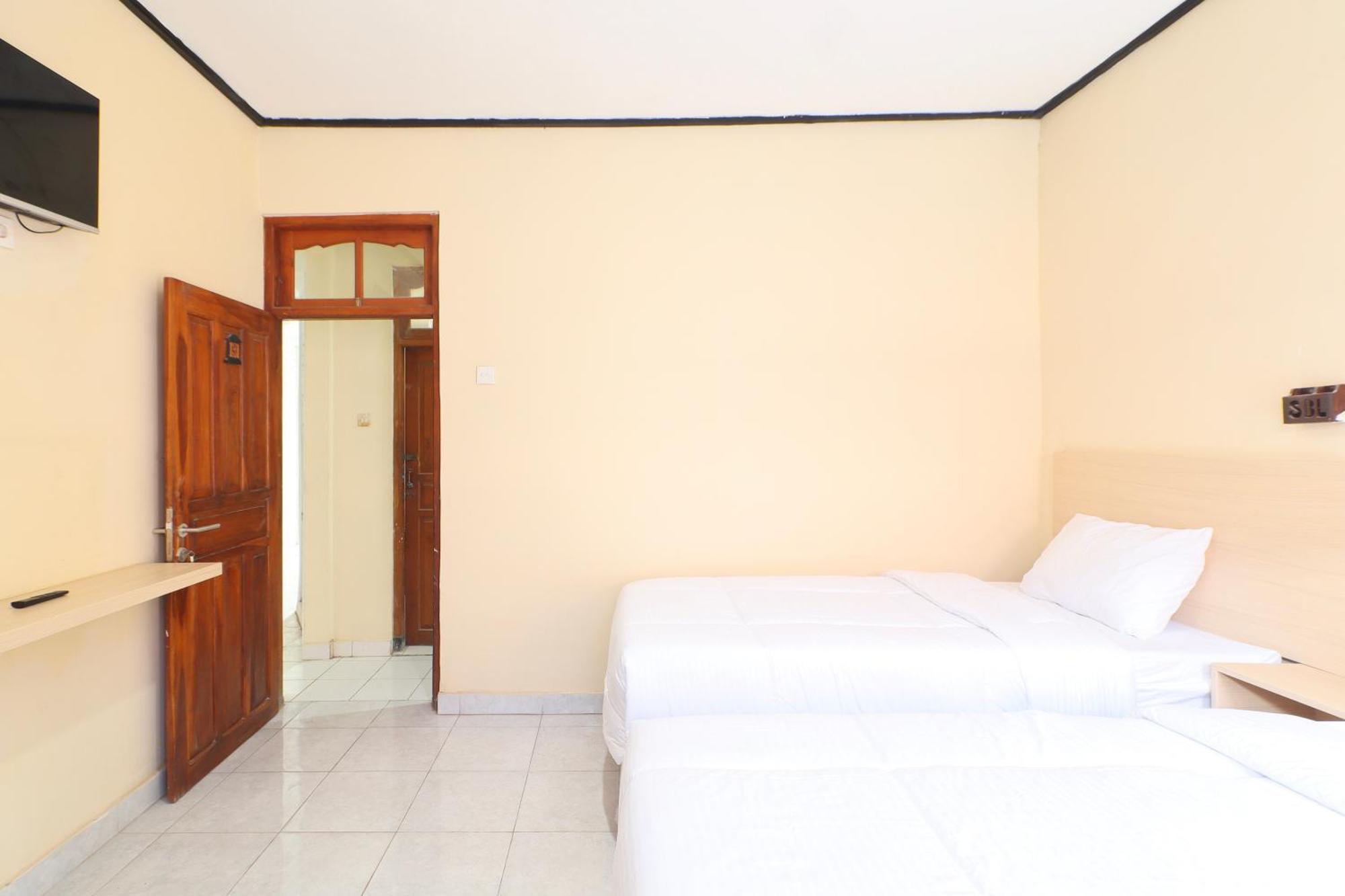 Townhouse Oak Near Formerly Sayang Maha Merta Hotel 2*