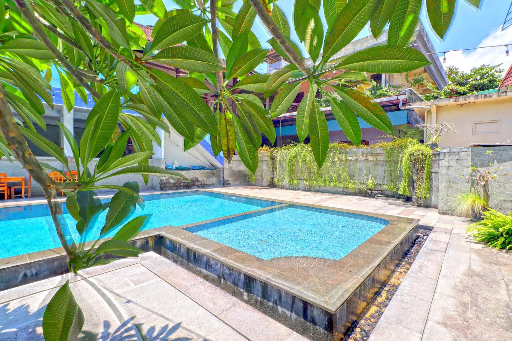 Townhouse Oak Near Formerly Sayang Maha Merta Hotel 2*
