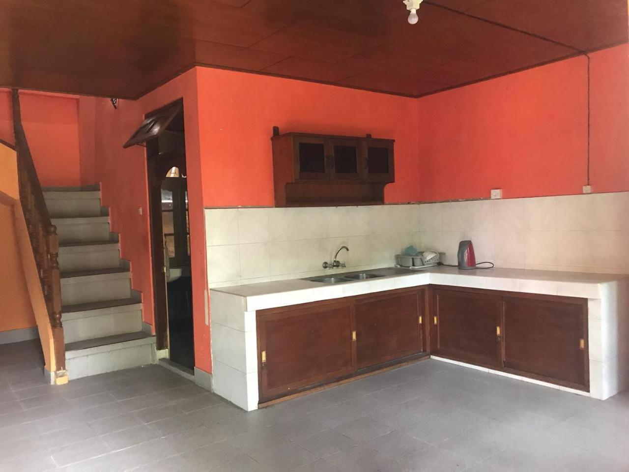 Nyoman House Legian (Bali)