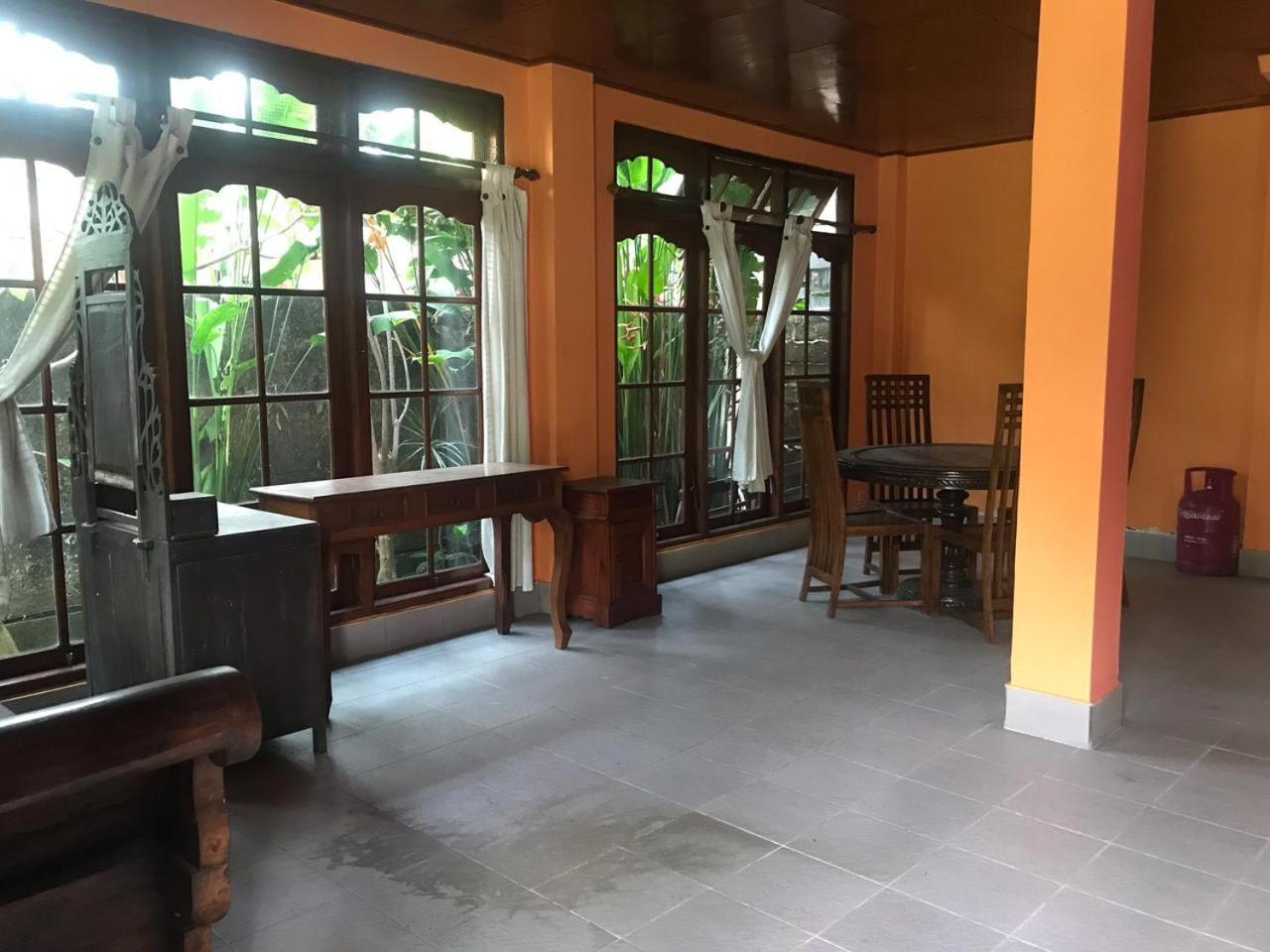 Nyoman House Apartment