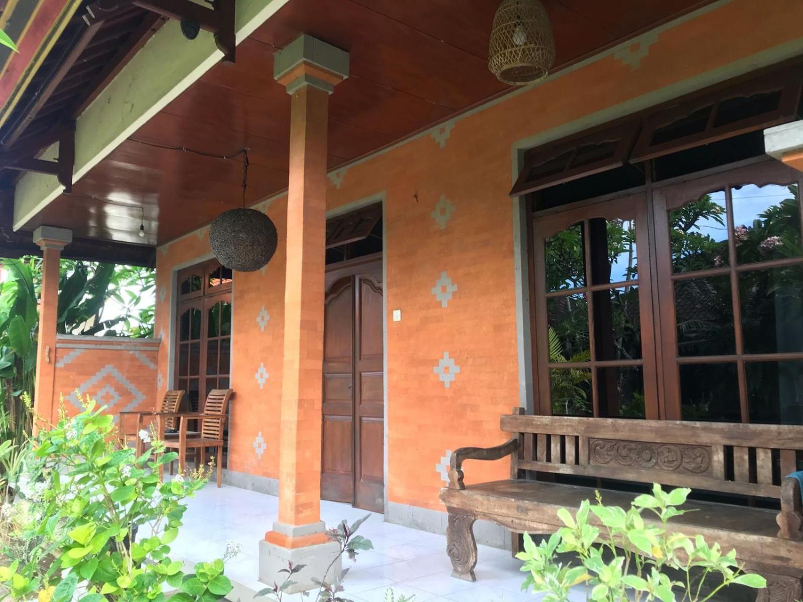 Nyoman House Legian (Bali)