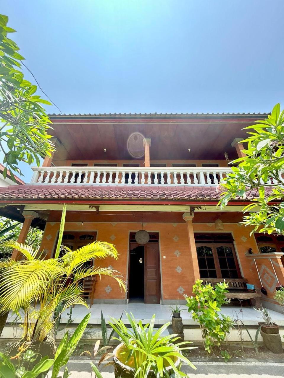 Nyoman House Apartment Legian (Bali)