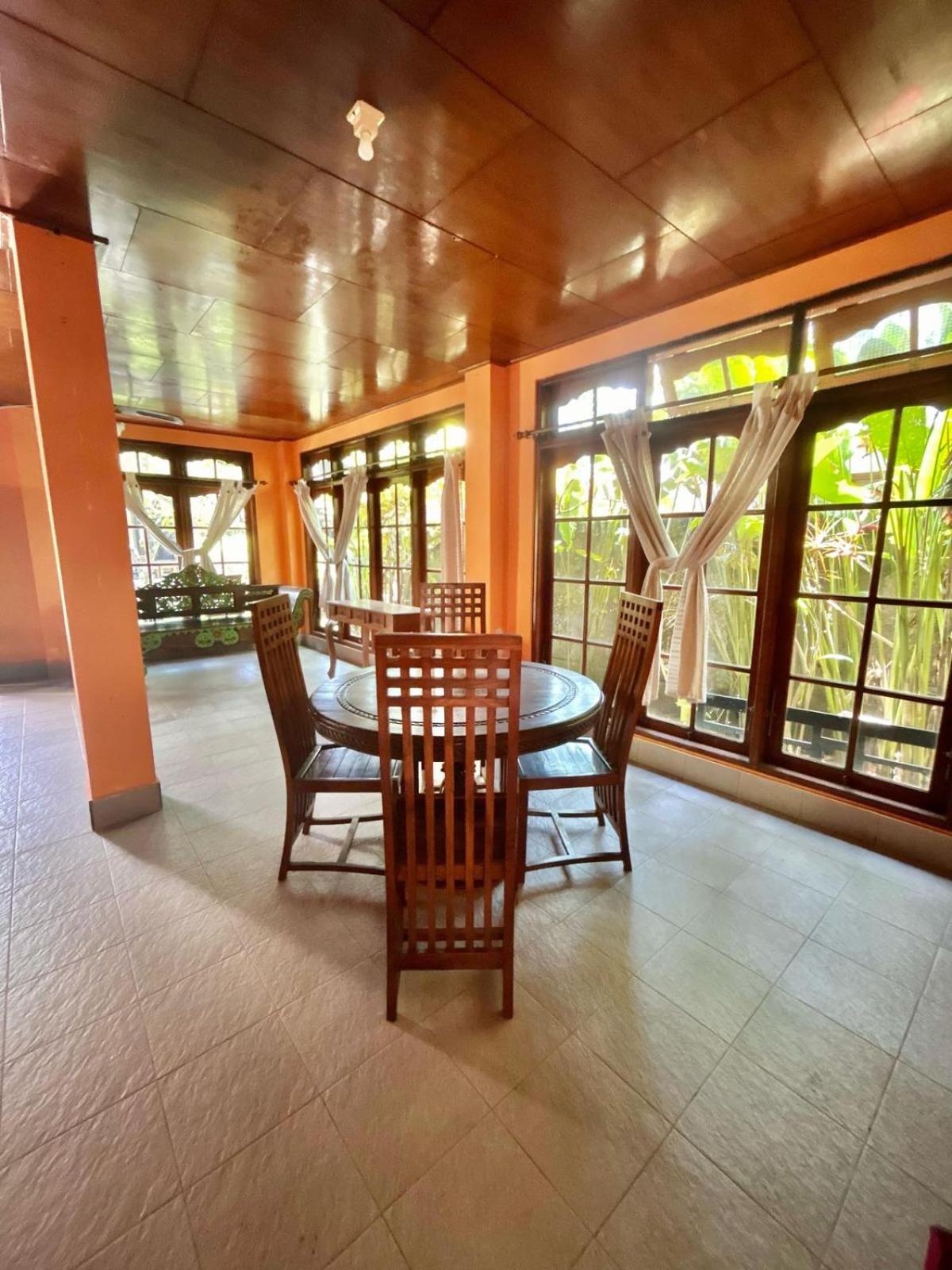 Nyoman House Apartment Legian (Bali)