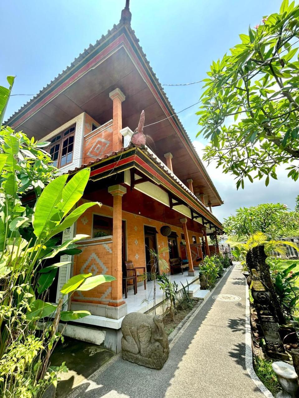 Nyoman House Legian (Bali)