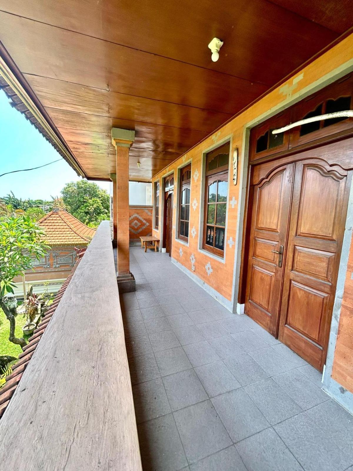 Nyoman House Apartment *