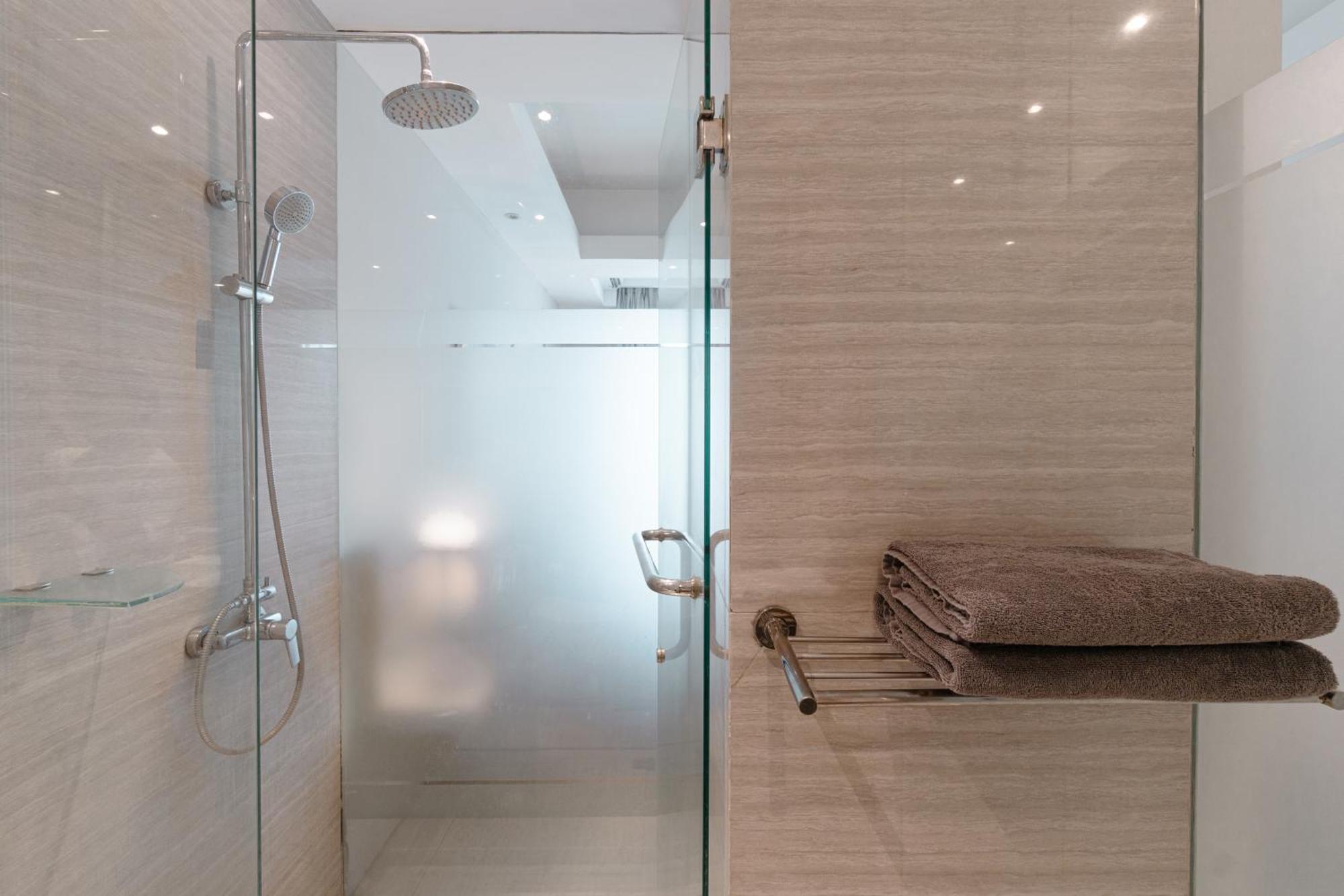 Bustle Base Coliving And Coworking Space Aparthotel *