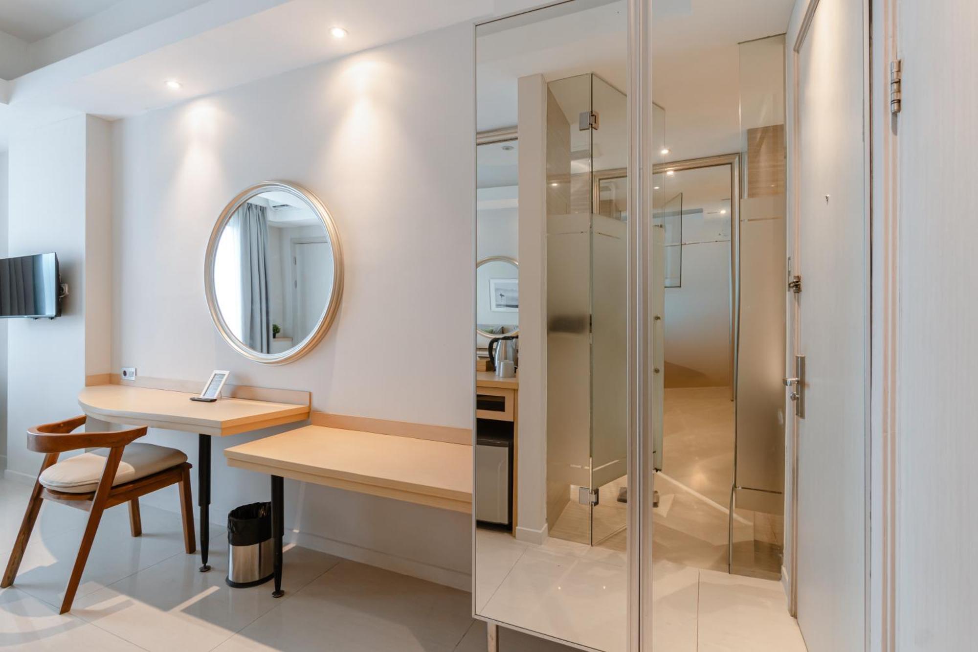 Aparthotel Bustle Base Coliving And Coworking Space Legian